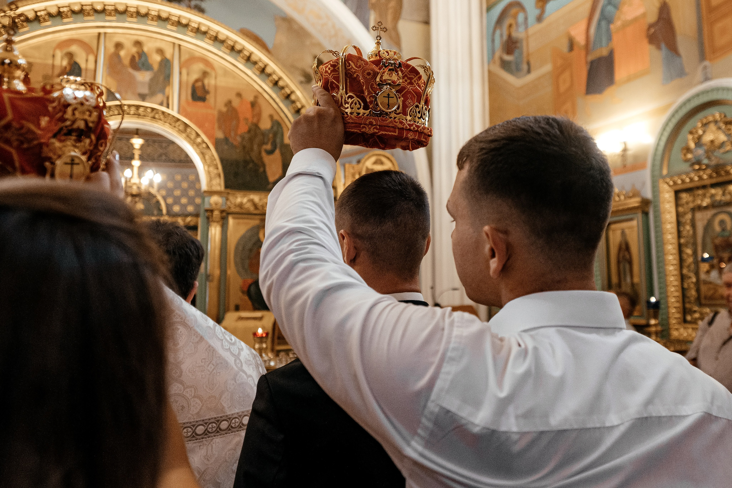 Свадьба с венчанием в Щелково. Прогулка в Гребнево, ресторан Кинза, отель Премиум. Свадебный и семейный фотограф Виктория Носачёва. Щелково, Москва и МО