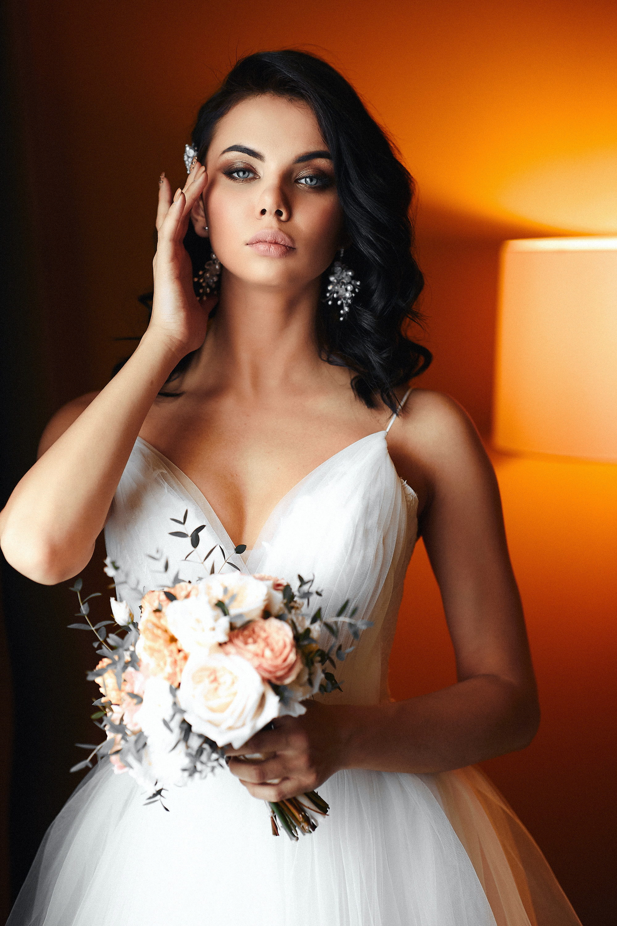 Свадебная фотография красивая невеста в отеле свадебный фотограф Иван Март