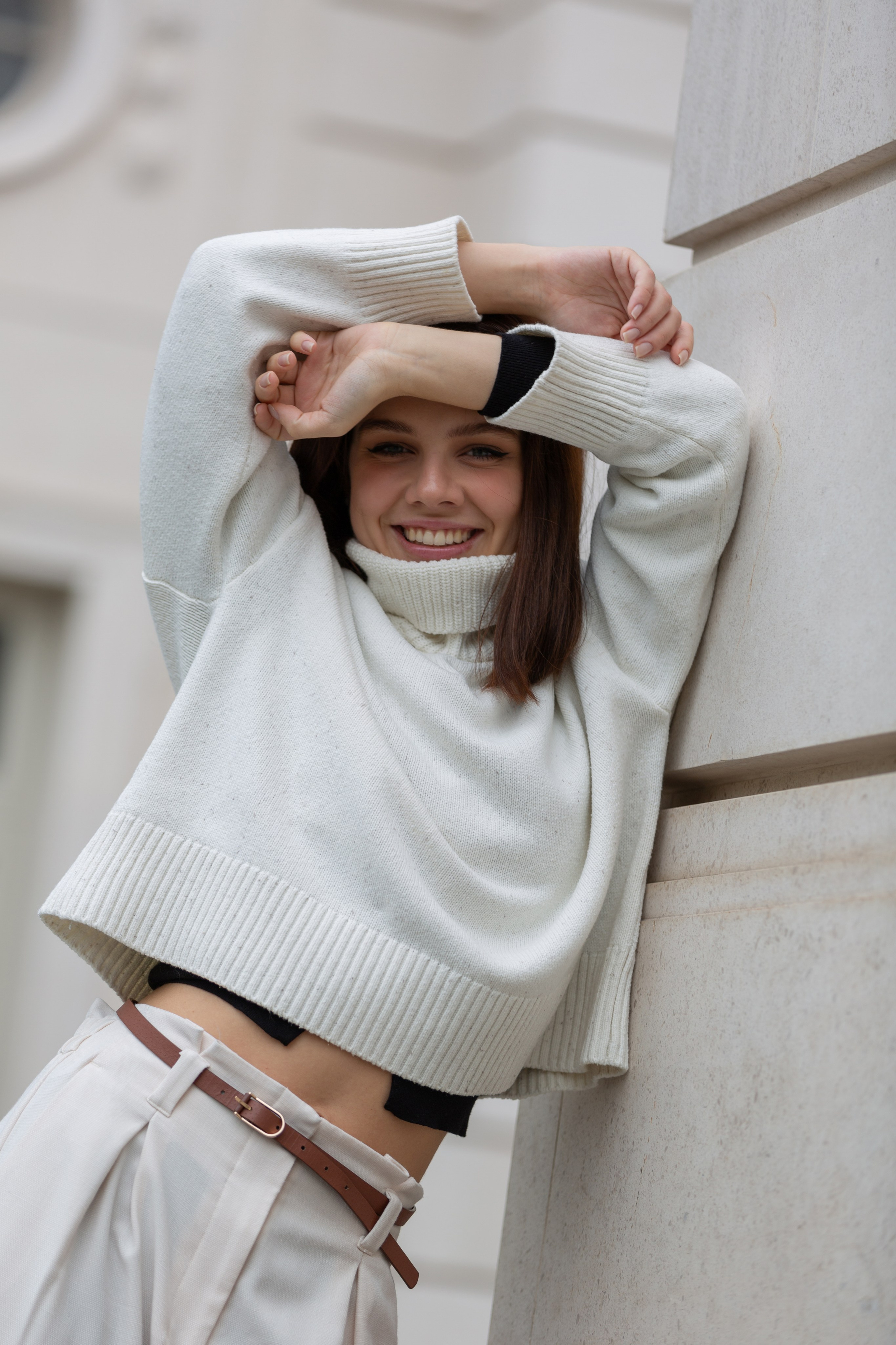 Фотосъёмка с нотами уюта и света — женский портрет в минимализме