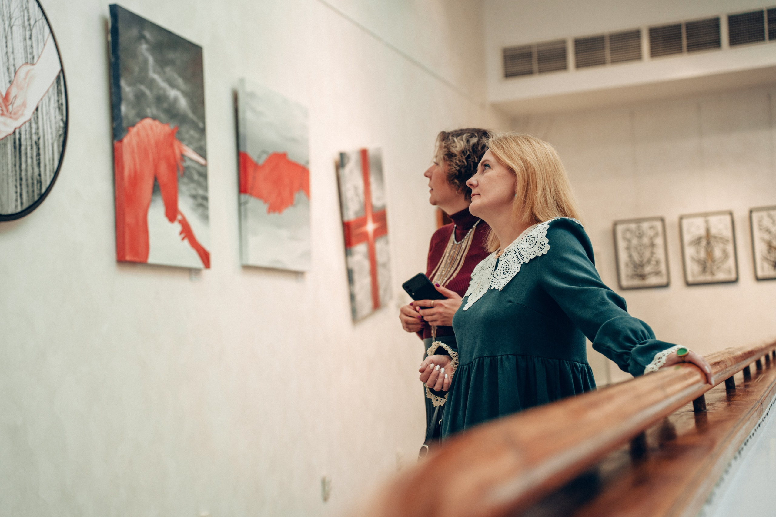 Открытие выставочного проекта «Я + Искусство = ЮГРА». Лайфстайл фотограф в Ханты-Мансийске Мария Шишкина