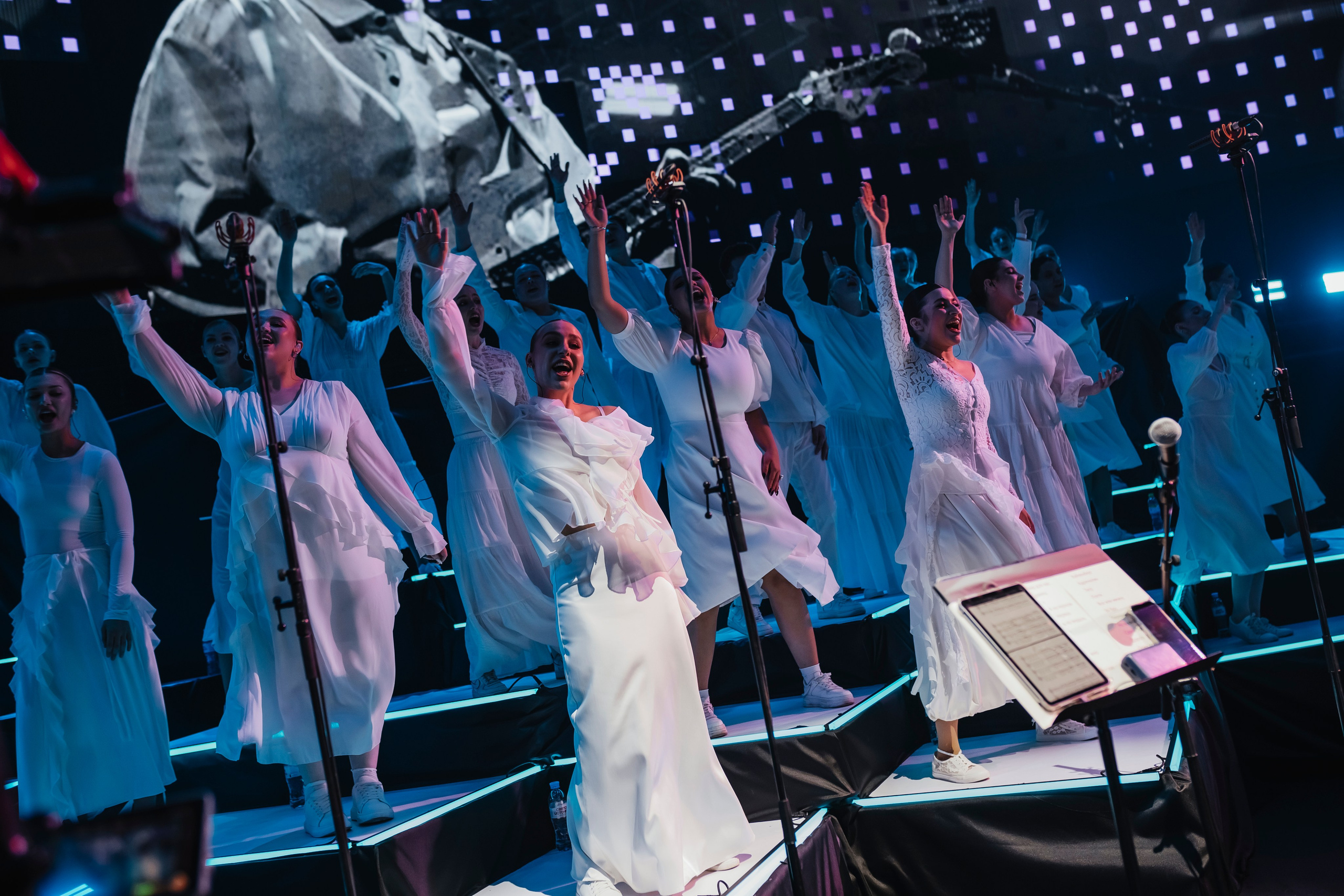 Концерт L’ONE с хором и симфоническим оркестром в Live Арене 19 октября 2025. Репортажный, event, концертный и backstage фотограф из Москвы Виталий Кривцов