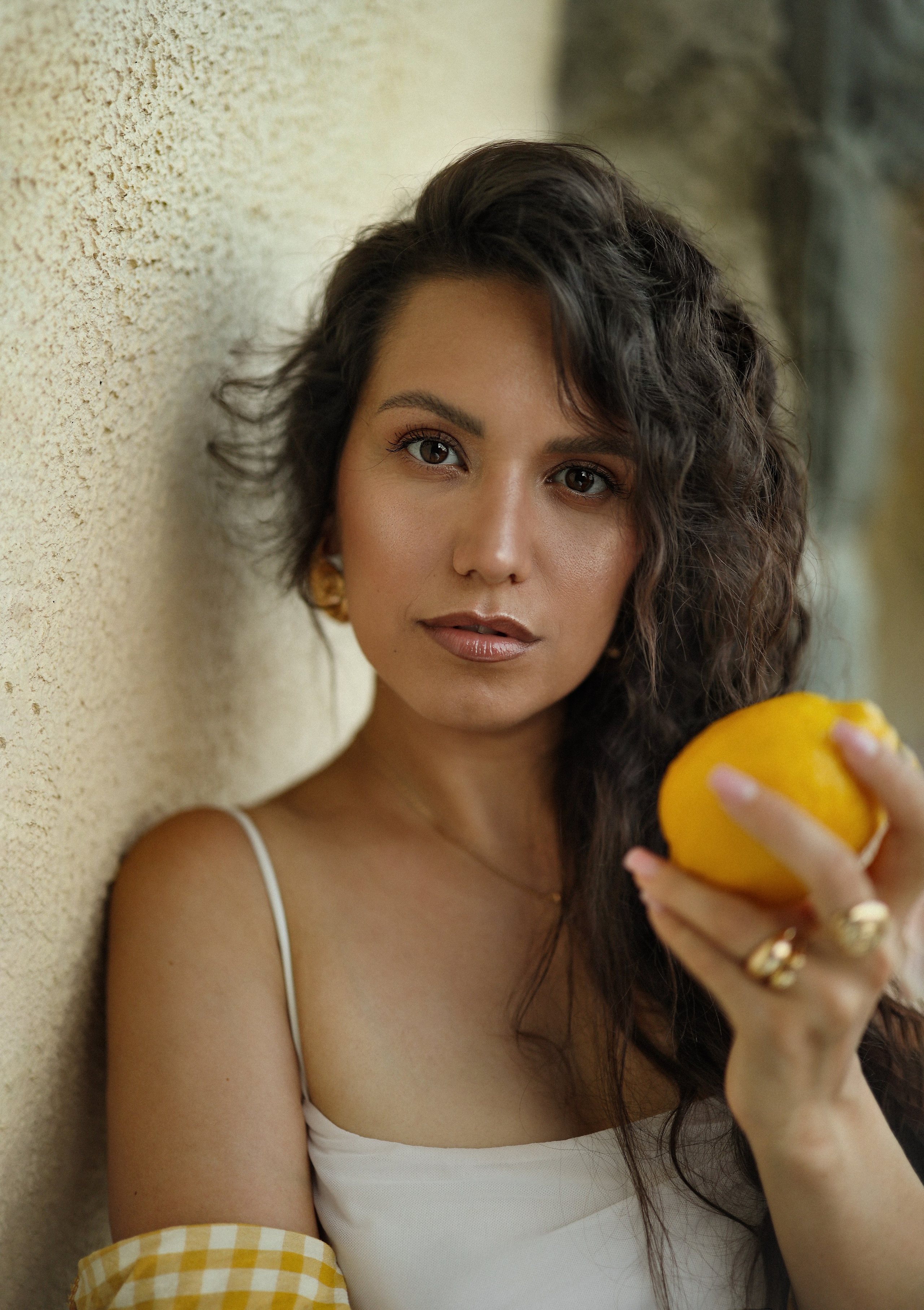 Фотосессия на улочке Сухума для Анастасии. Свадебный и семейный фотограф в Абхазии Жанна Соснина