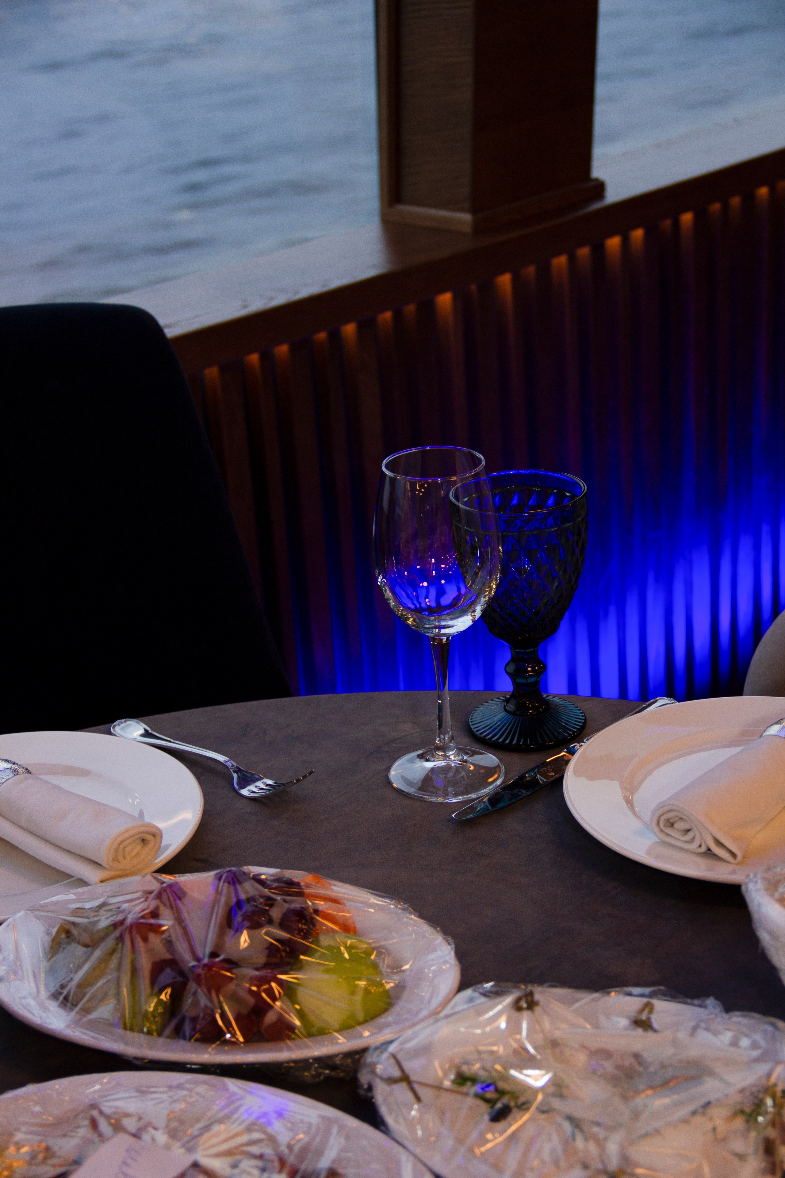 Съемка для сайта аренды катеров в Санкт-Петербурге, подготовка к свадебной прогулке по рекам и каналам. Фотограф в Санкт-Петербурге Смирнова Диана