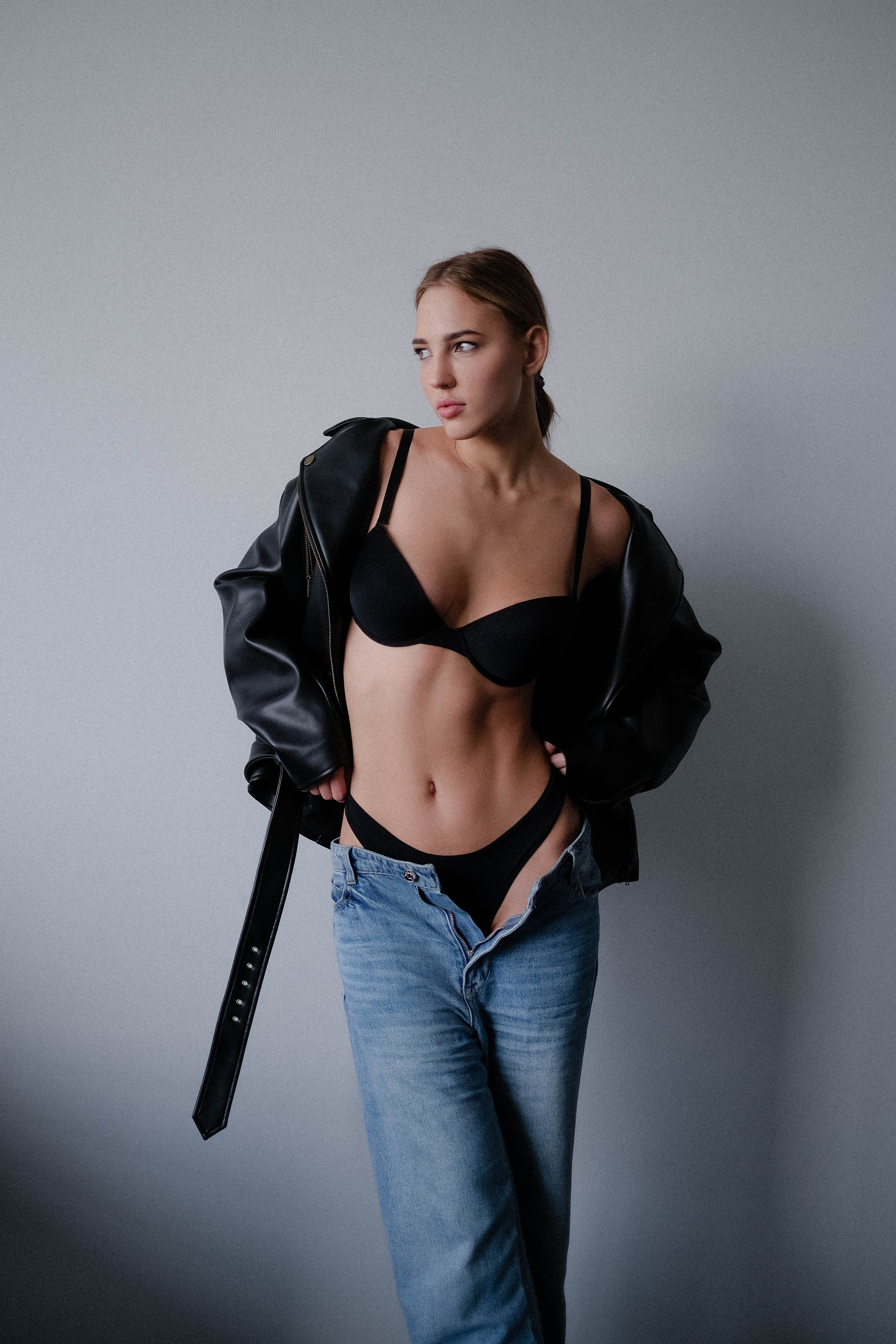 Яна. Главная