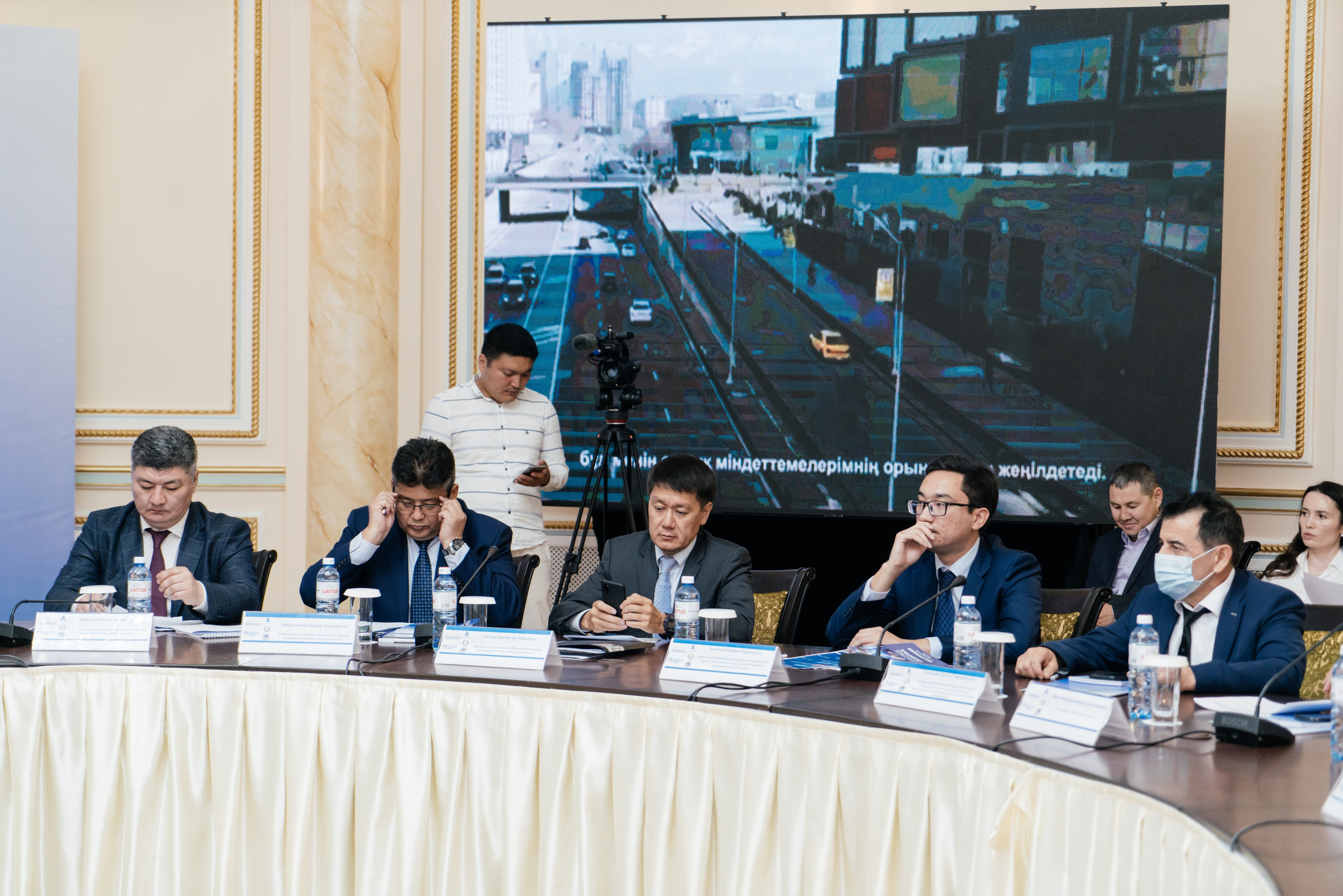 Круглый стол. Свадебный фотограф алматы Шожебаев Кайрат