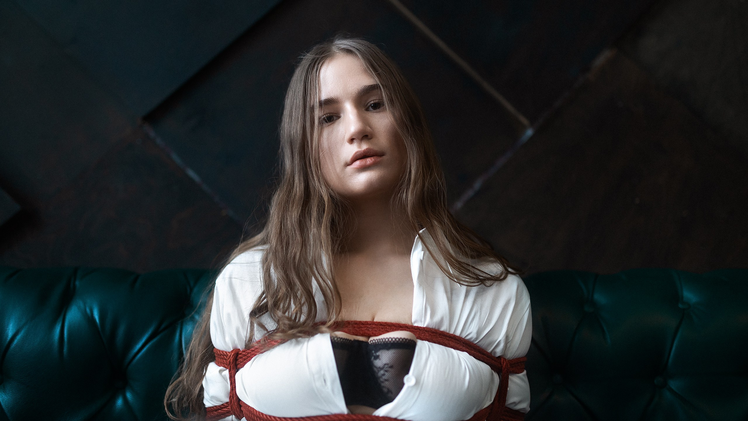 Маша, библиотека. Фотограф Никита Локтионов Москва