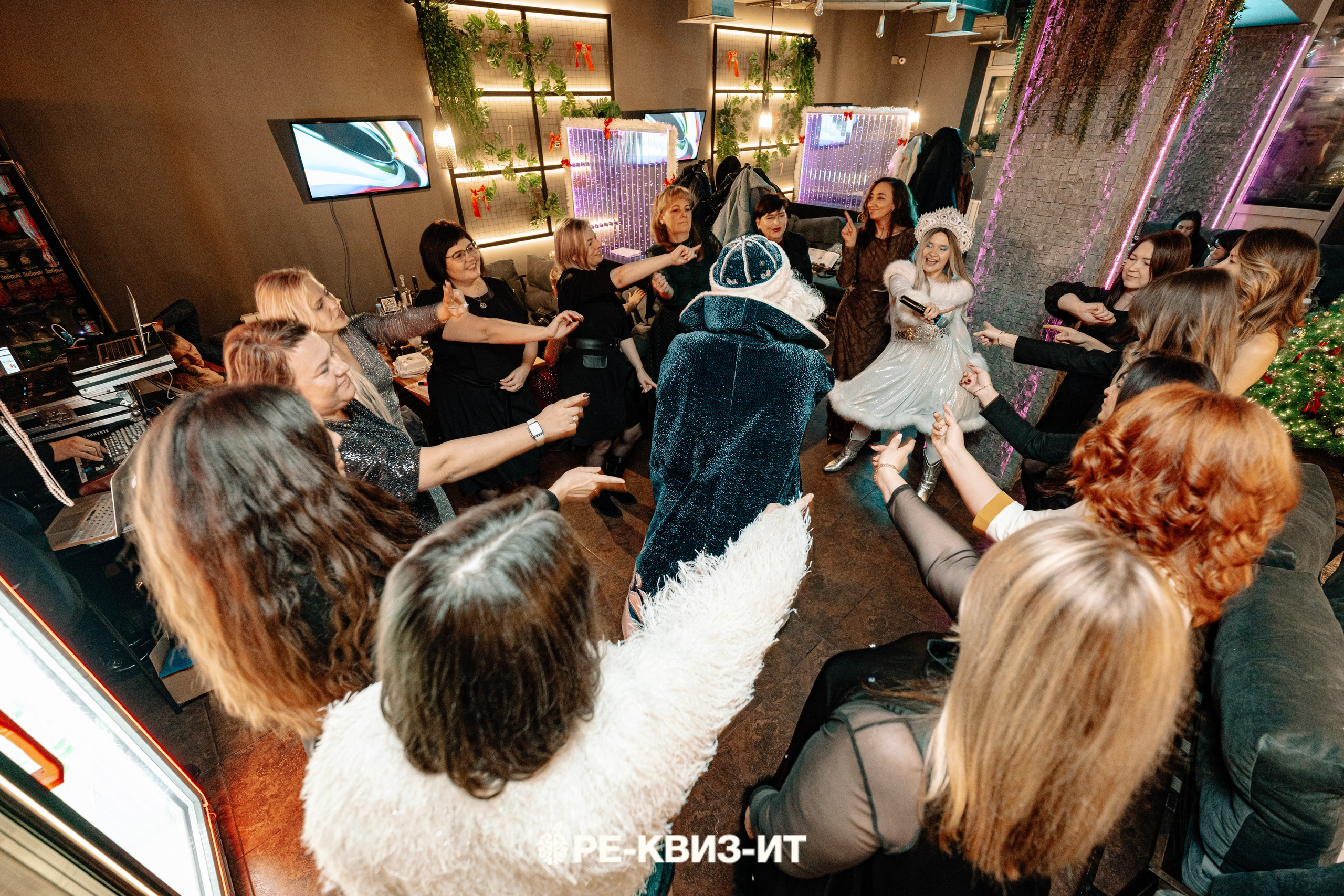 Реквизит — квиз в Зеленодольске и Волжске ZR cafe. Свадебный фотограф в Казани, и Зеленодольске Радик Мухаметов