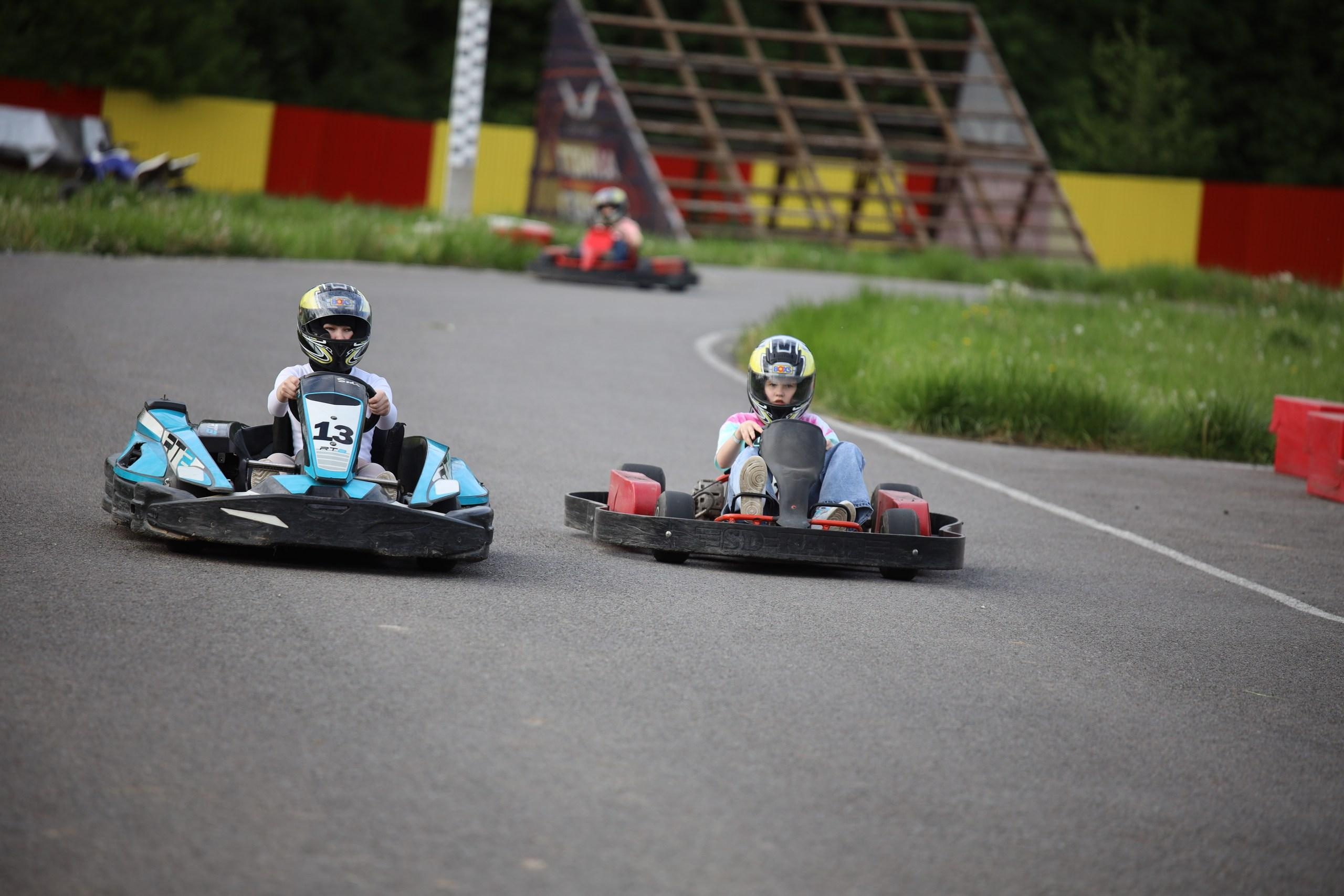 Репортаж. Празднование окончания учебного года в Некрасово. Фотограф в Туле Крупский АнДРей. Фотостудия «КАДР71» в Туле