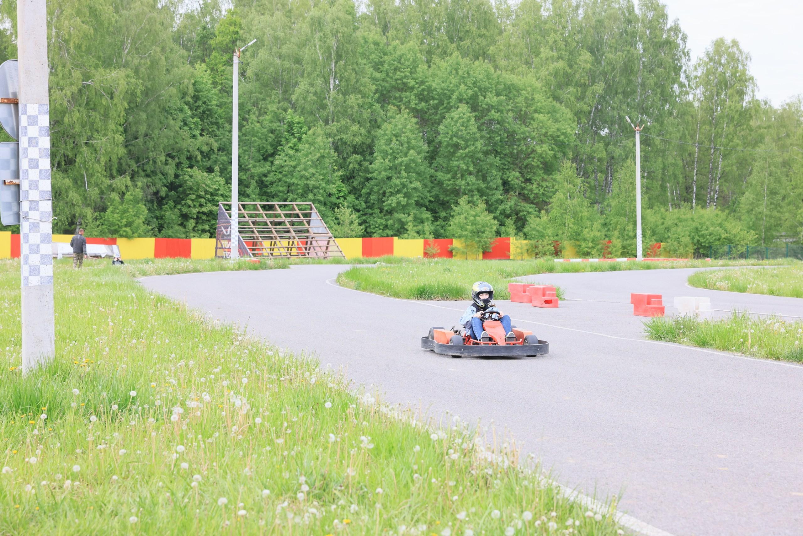 Репортаж. Празднование окончания учебного года в Некрасово. Фотограф в Туле Крупский АнДРей. Фотостудия «КАДР71» в Туле