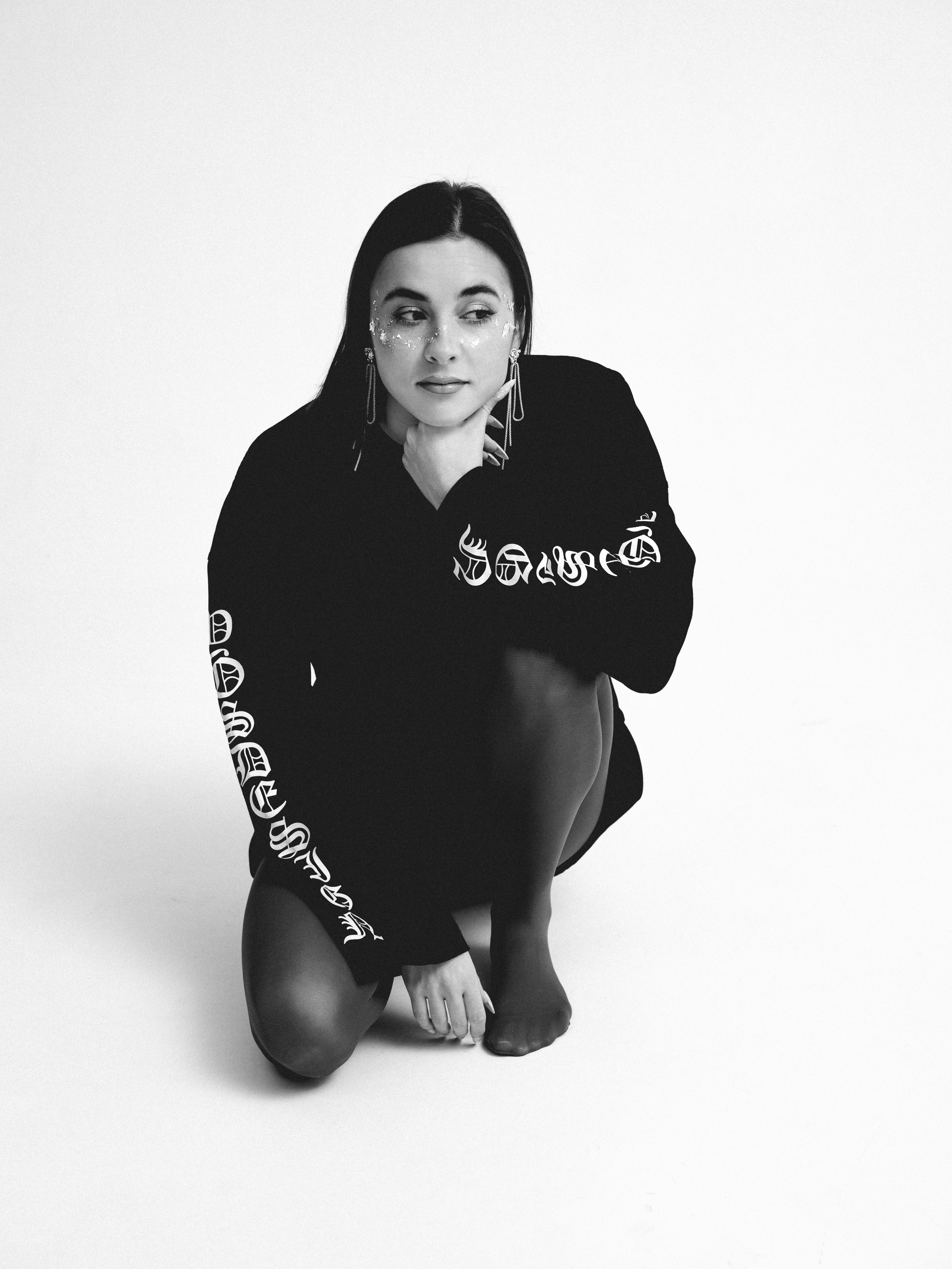 В красных колготках. Иван Упоров — фотограф, рилсмейкер чебоксары