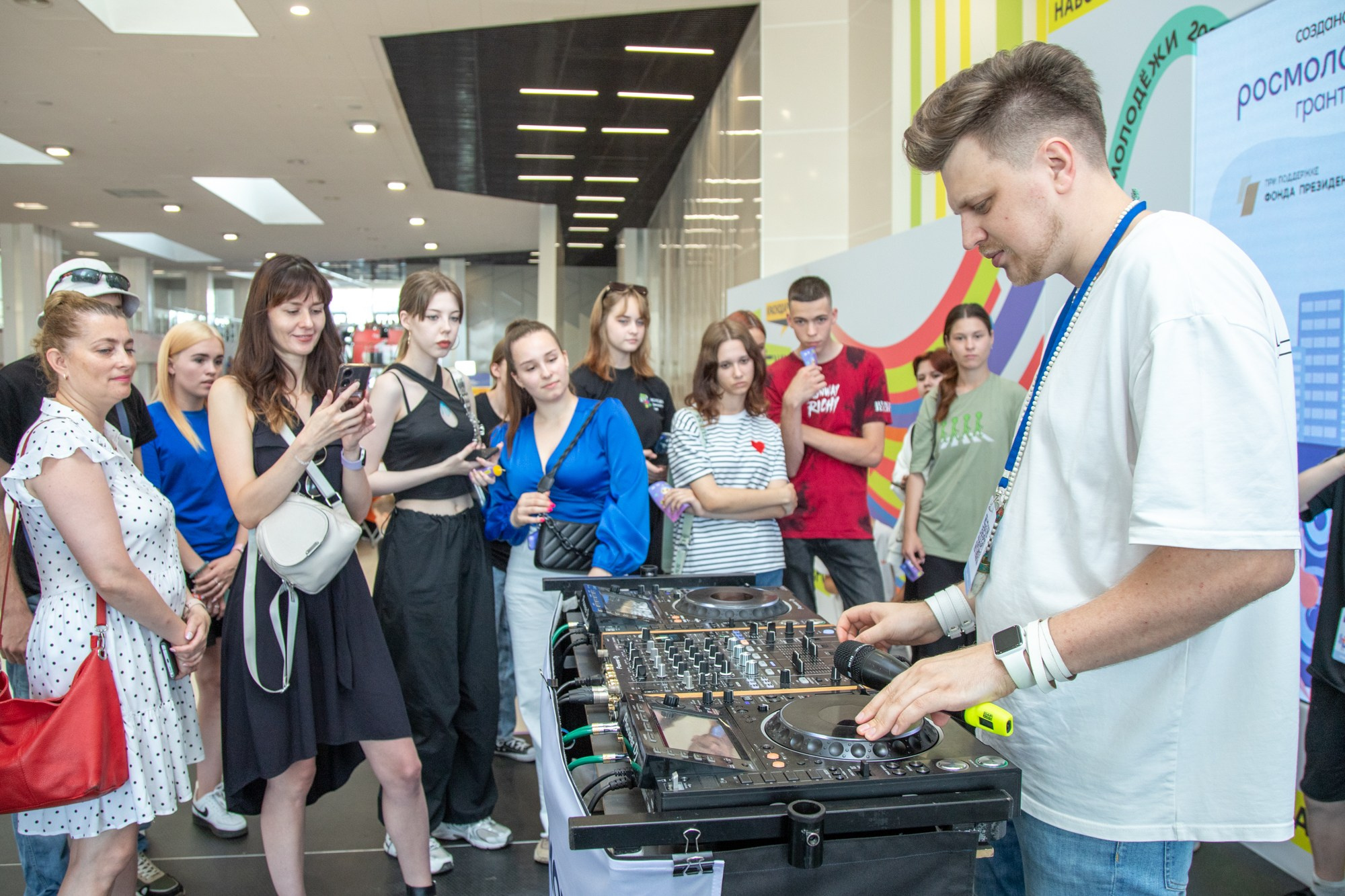 Краевой День молодёжи в Краснодаре 2023. Репортажный, промышленный и маркетплейс-фотограф Дмитрий Чернат