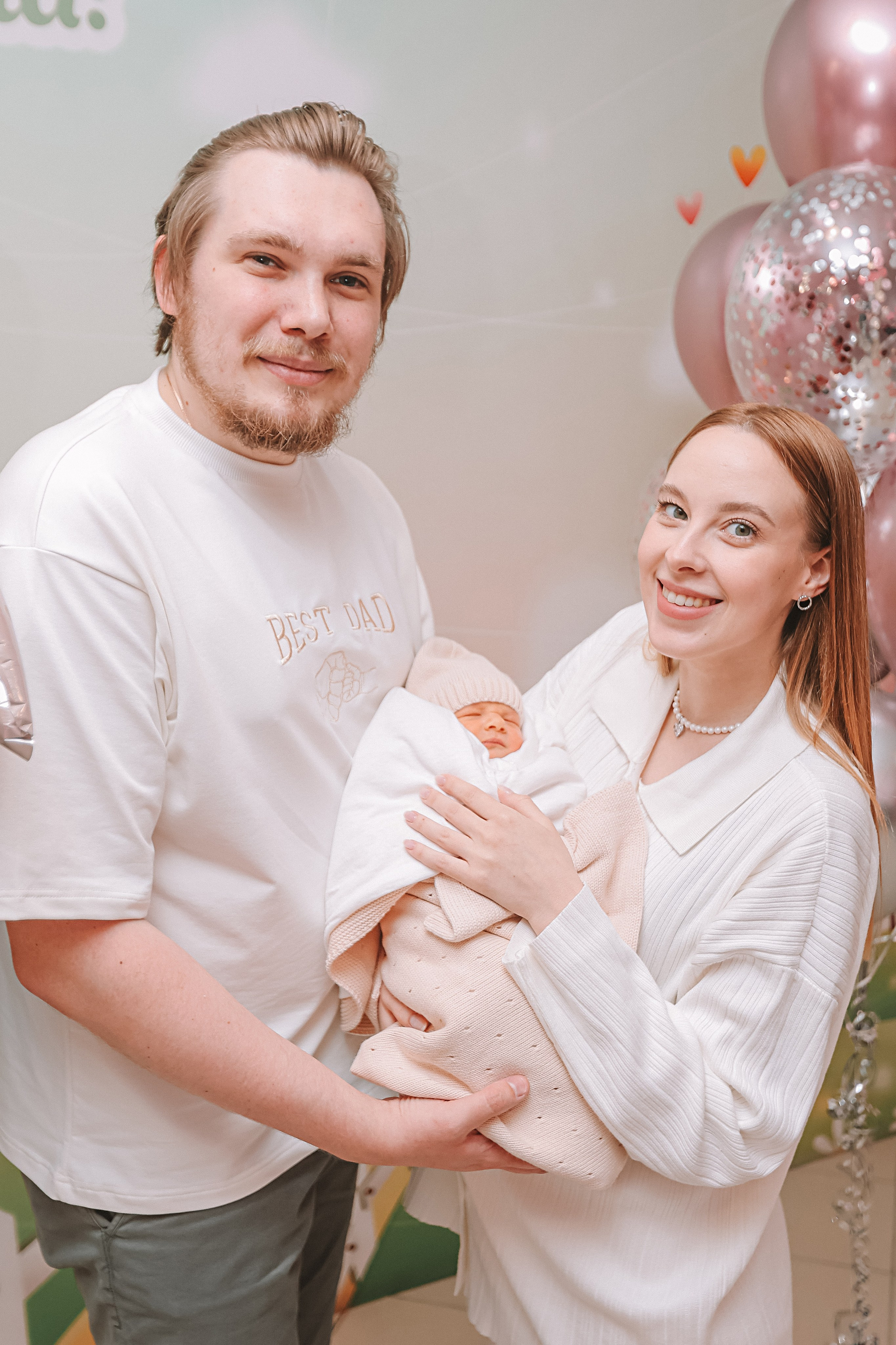 Выписка палата+внизу ПЦЭ. Семейный фотограф Тюмень, фотограф на роды Салмина Мария