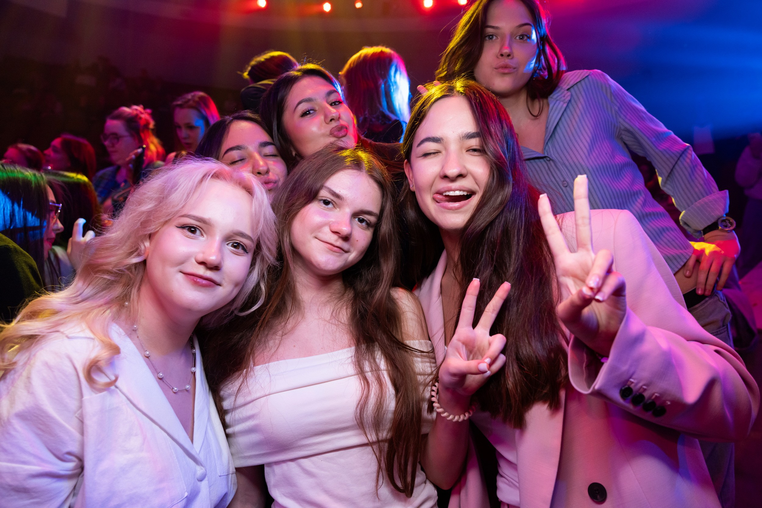 Городской бал выпускников (24 июня 2025). Репортажный фотограф Алексей Пирязев