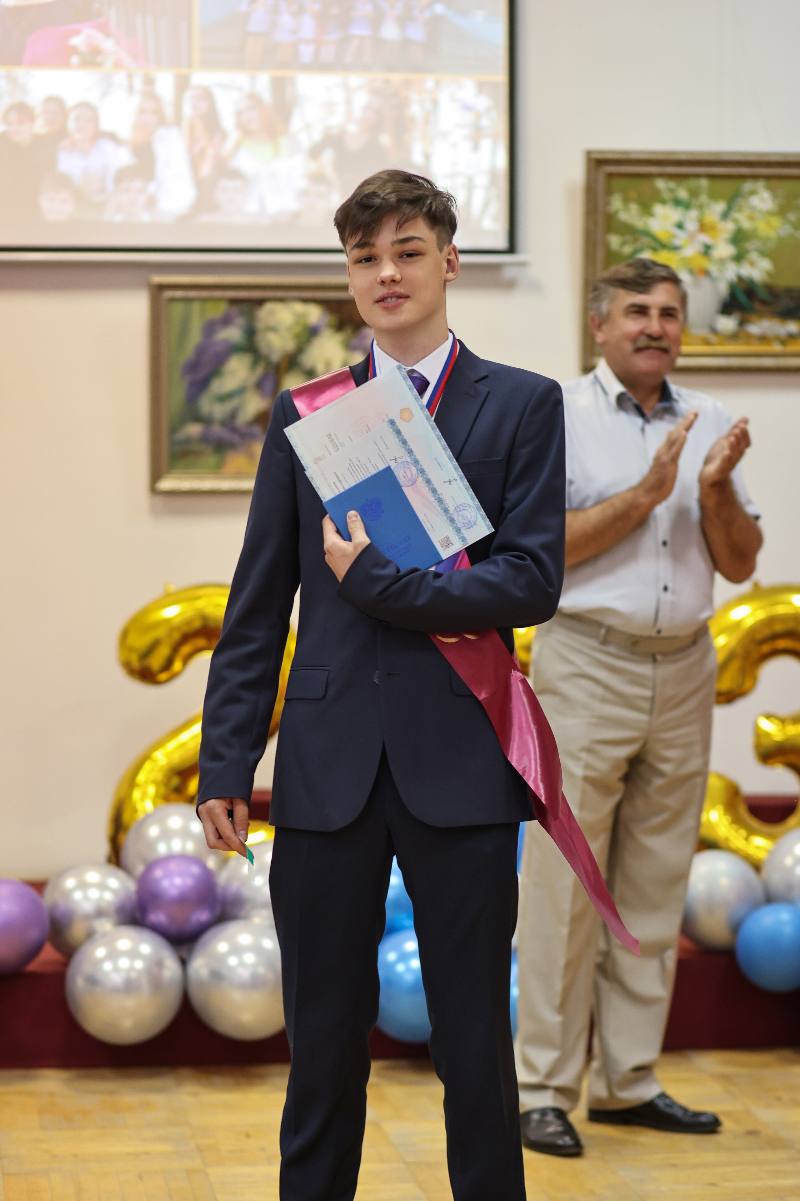 Вручение аттестатов. Школа № 7, выпускники 11 класса 2023 г. Студия выпускных альбомов Остров