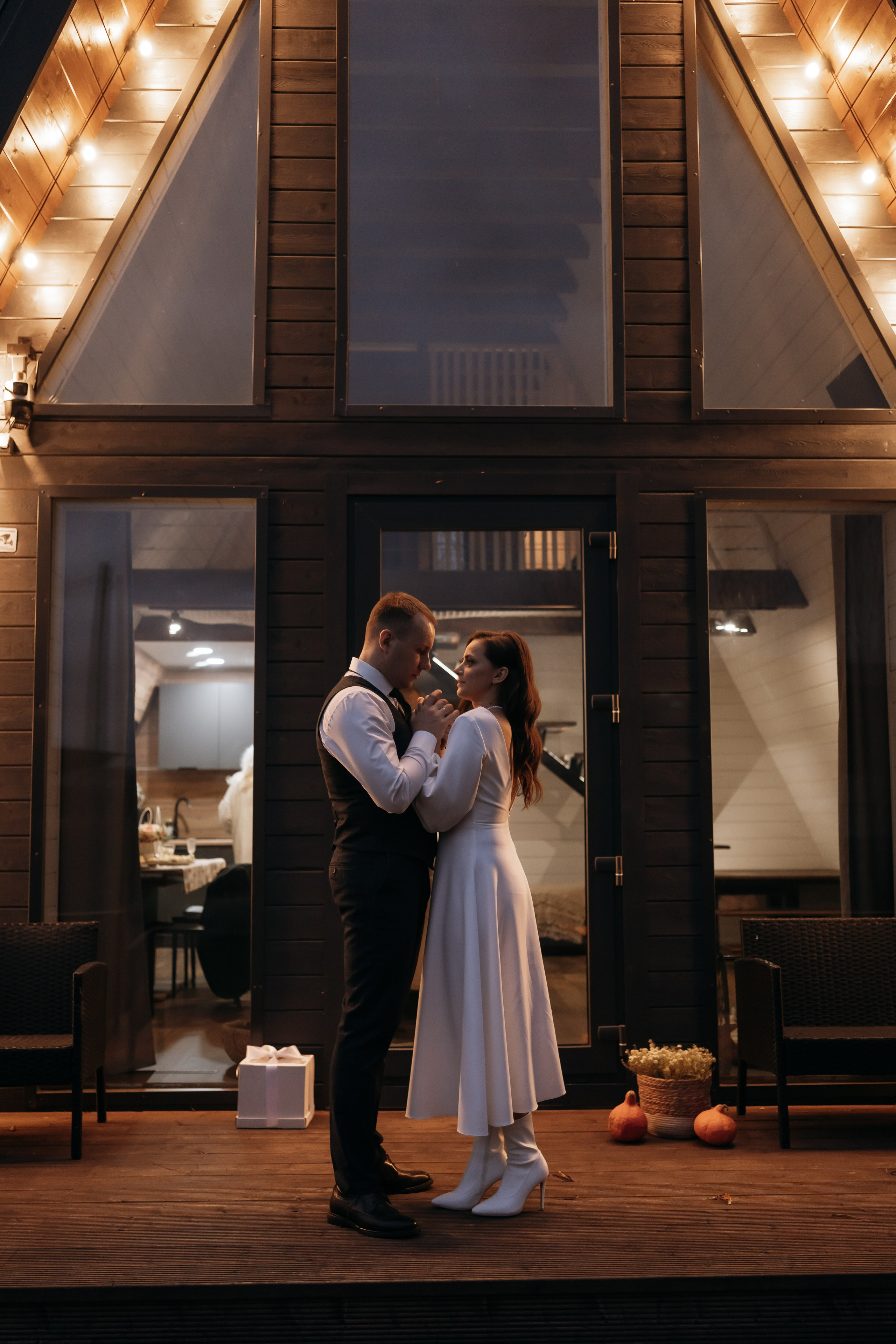 Выездная свадебная фотосессия в коттедже в Архангельске. Портретный и свадебный фотограф в Архангельске Елизавета Стрекаловская