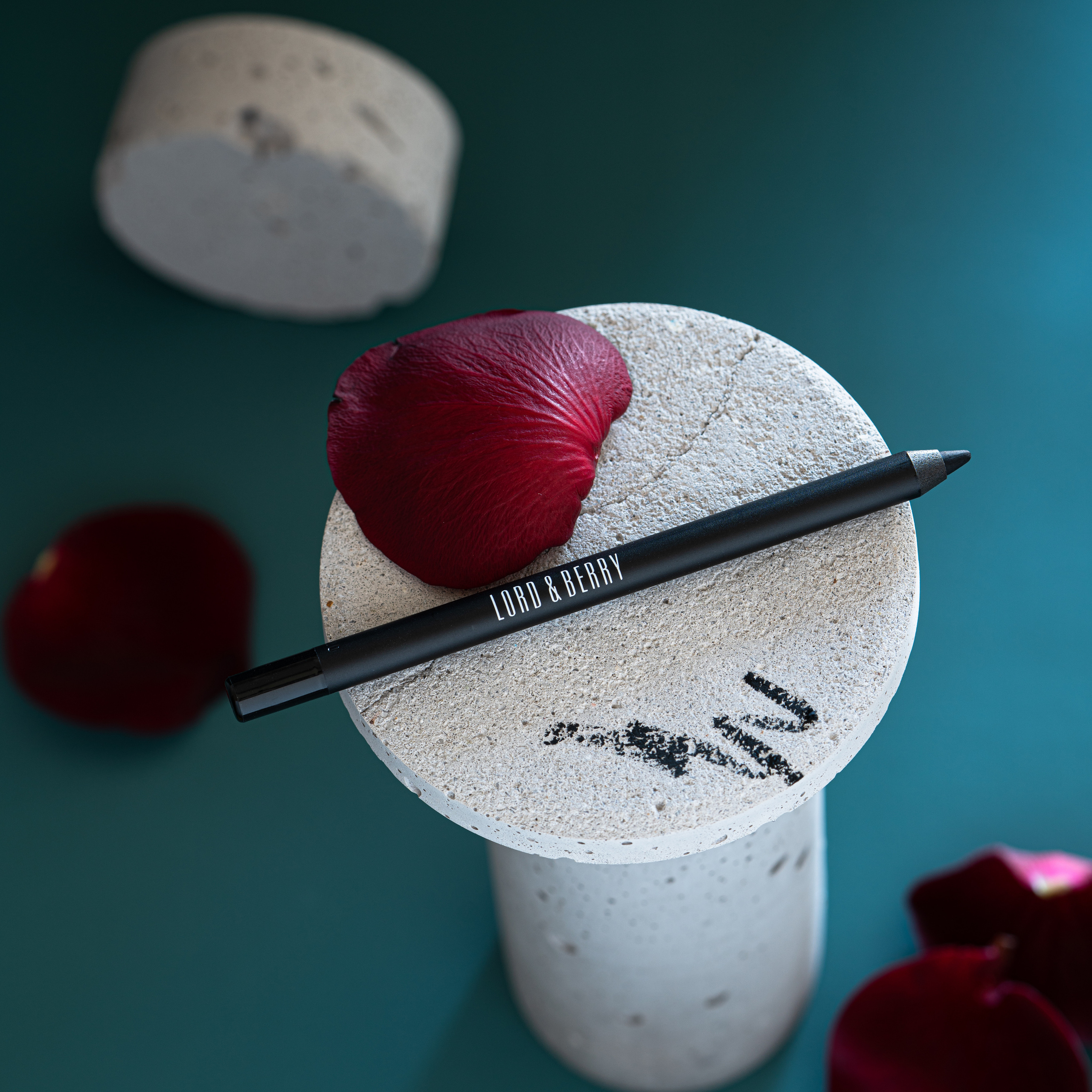 Динамические снимки для соцсетей Lord&Berry. Предметный фотограф. Ростов-на-Дону. Марина Беликова