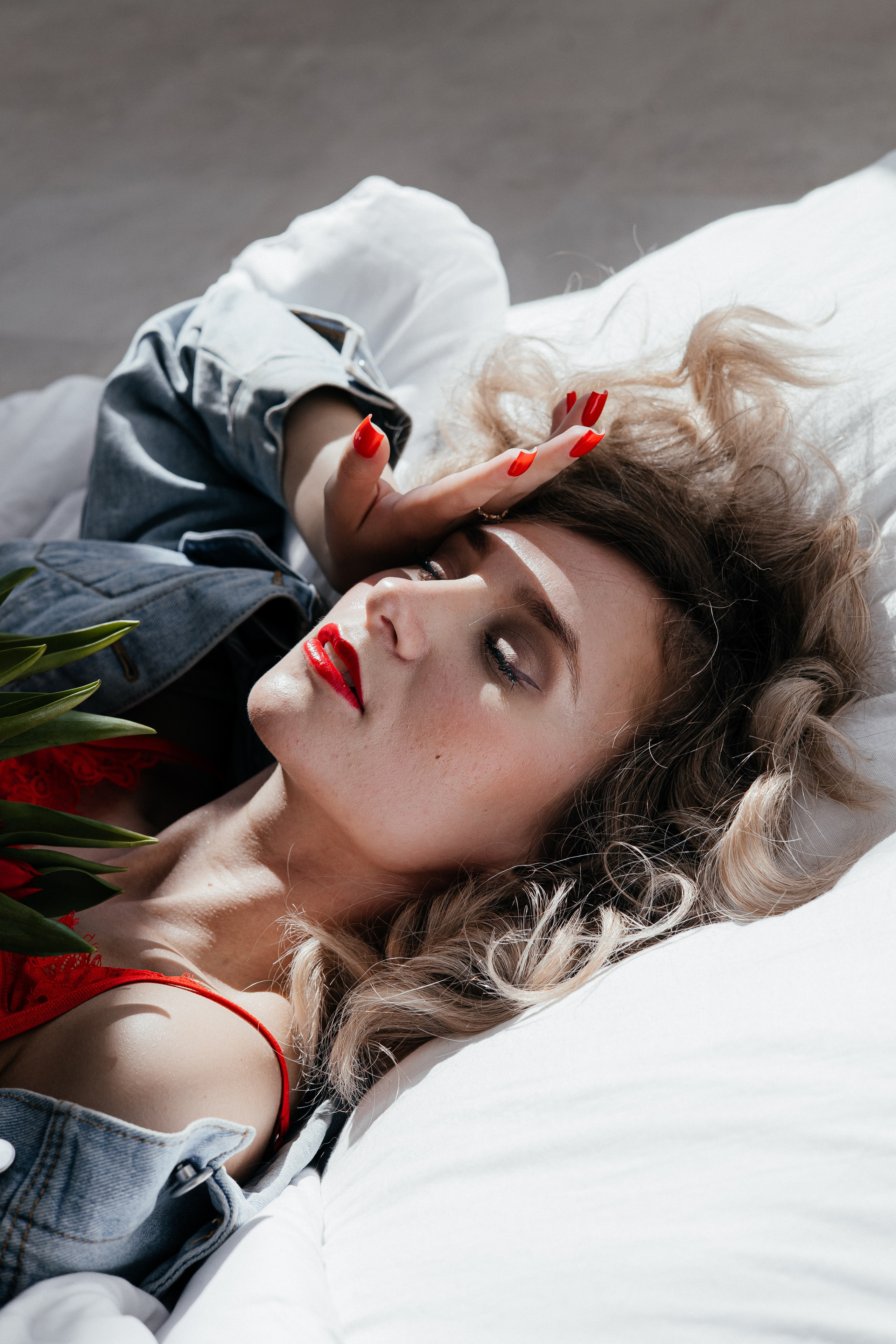 Анна. Красные тюльпаны