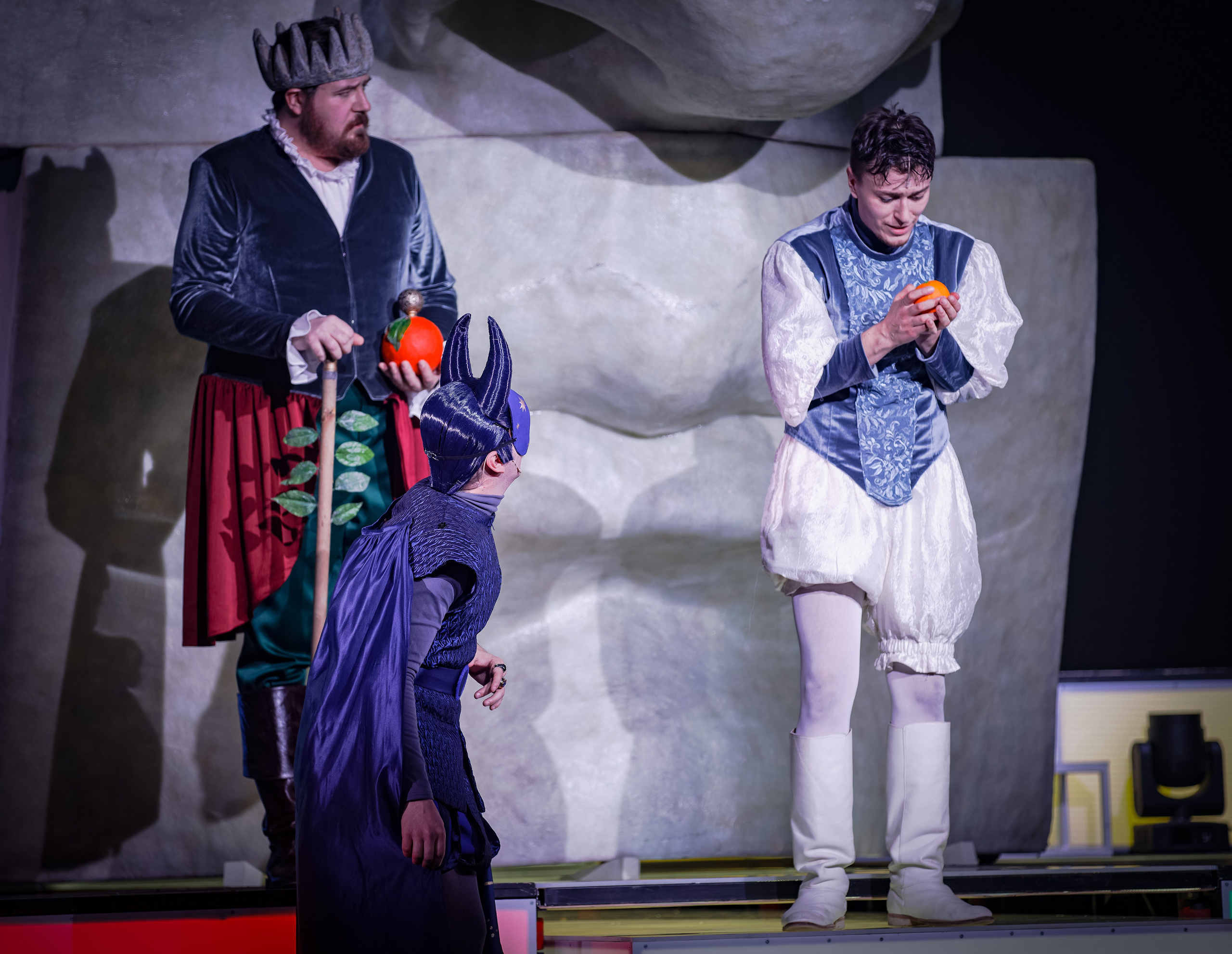 Любовь к трем апельсинам_Чехов Центр. Фотограф. г. Южно-Сахалинск. Олег Толстов