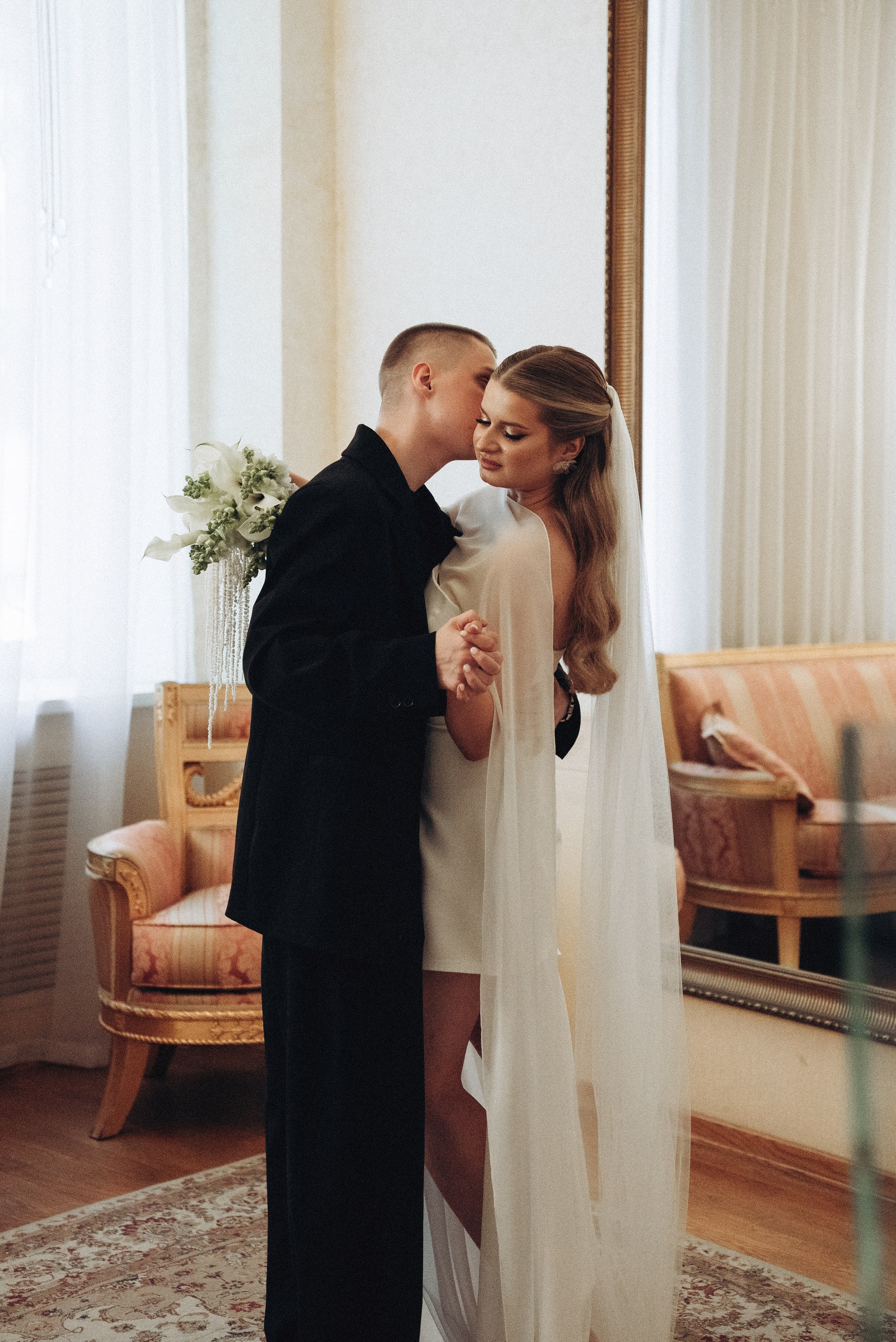 Свадебная прогулка и роспись в Кировском ЗАГСе