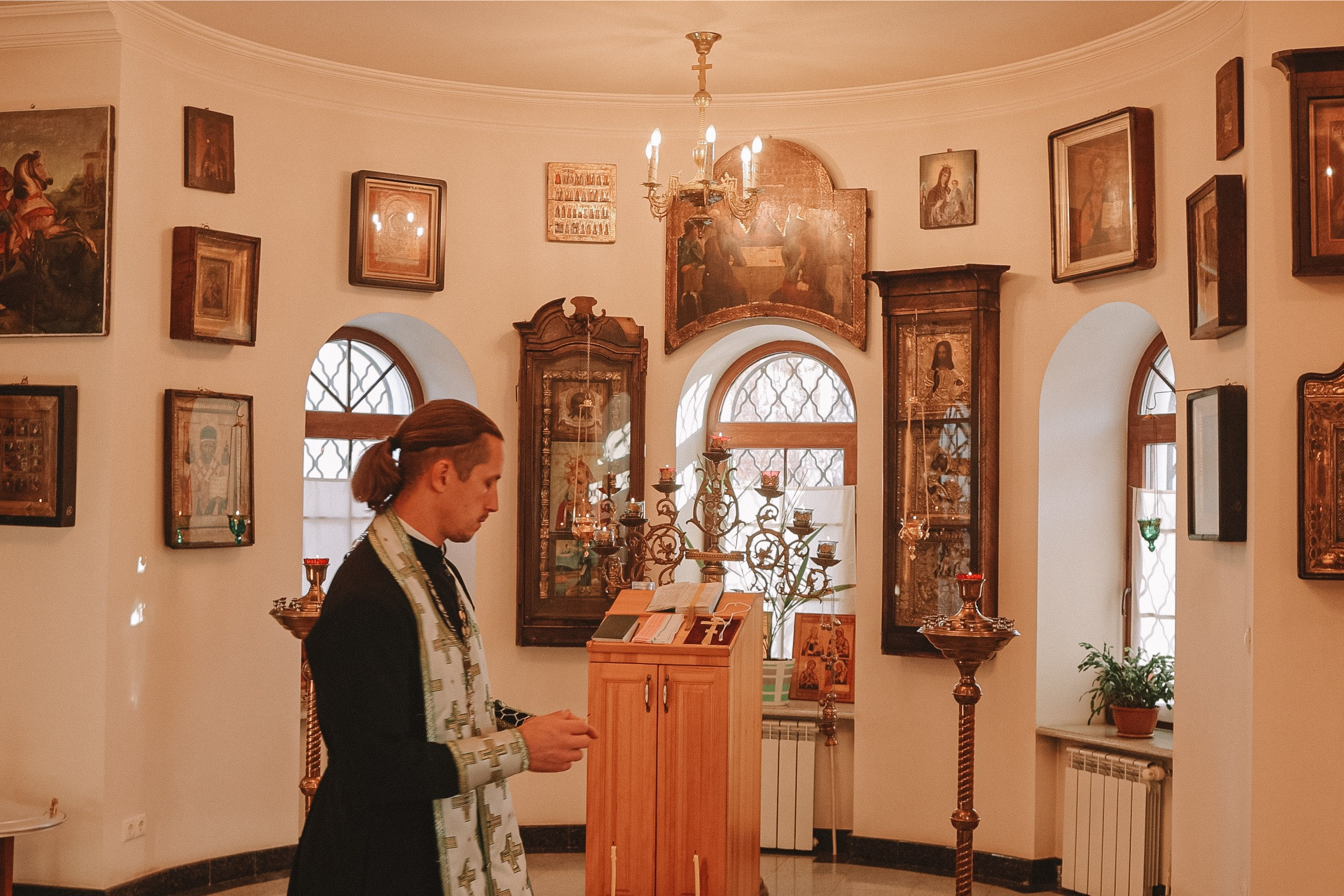 Крещение круглая церковь. Семейный фотограф Тюмень, фотограф на роды Салмина Мария