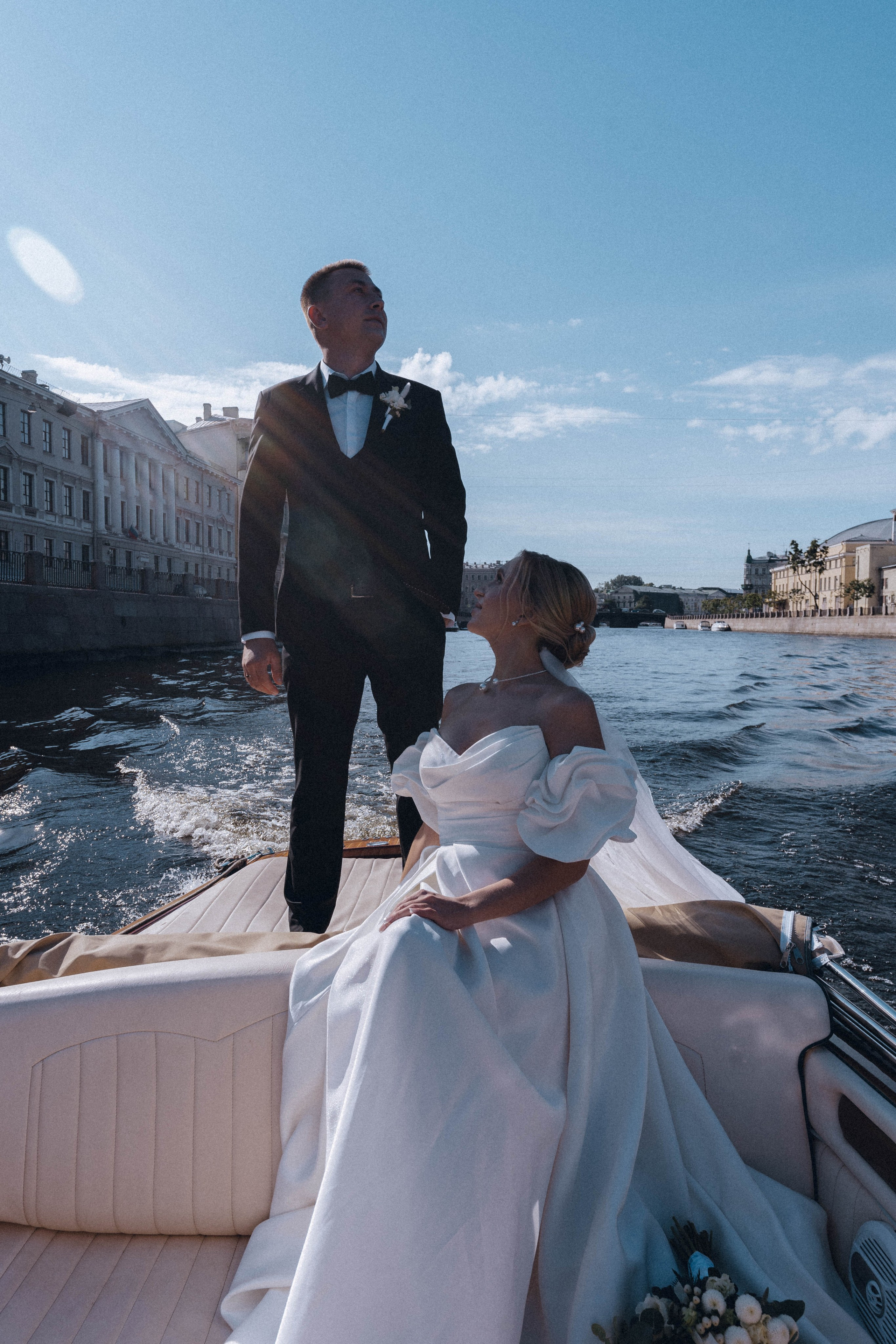 СВАДЕНБНАЯ СЬЕМКА НА КАТЕРЕ ПО КАНАЛАМ САНКТ-ПЕТЕРБУРГА И В АКВАТОРИИ НЕВЫ. Профессиональный фотограф, Санкт-Петербург — Виктория Богомолова