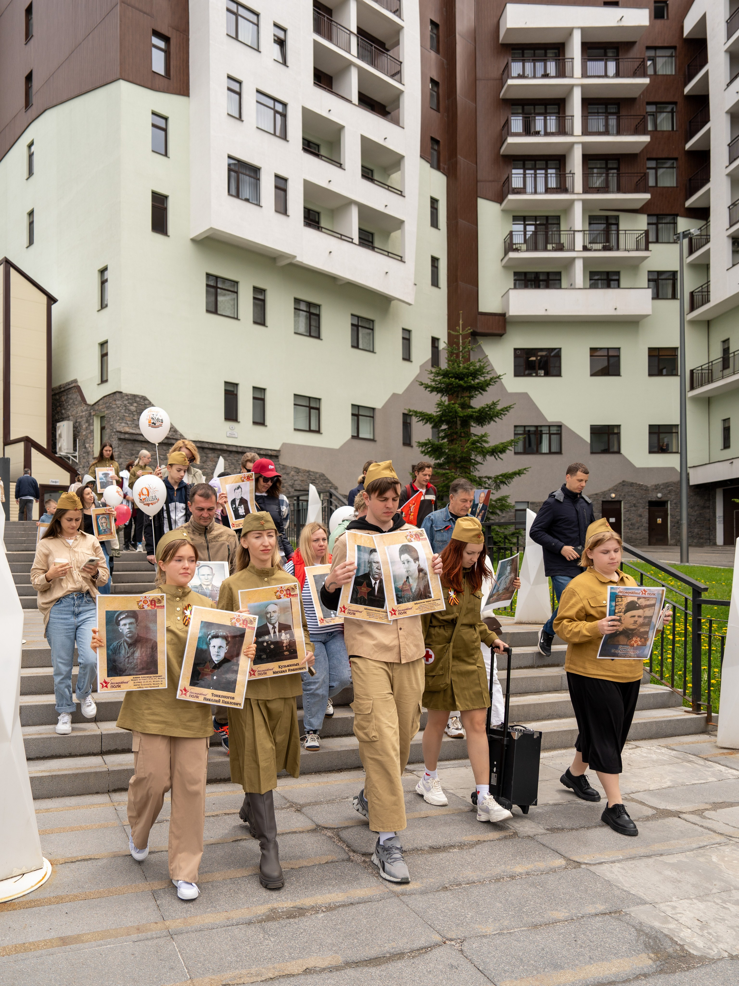 Шествие бессмертного полка 9 мая 2024 Rosa Springs. Репортажный фотограф в Красной Поляне и Сочи Павлюченко Екатерина