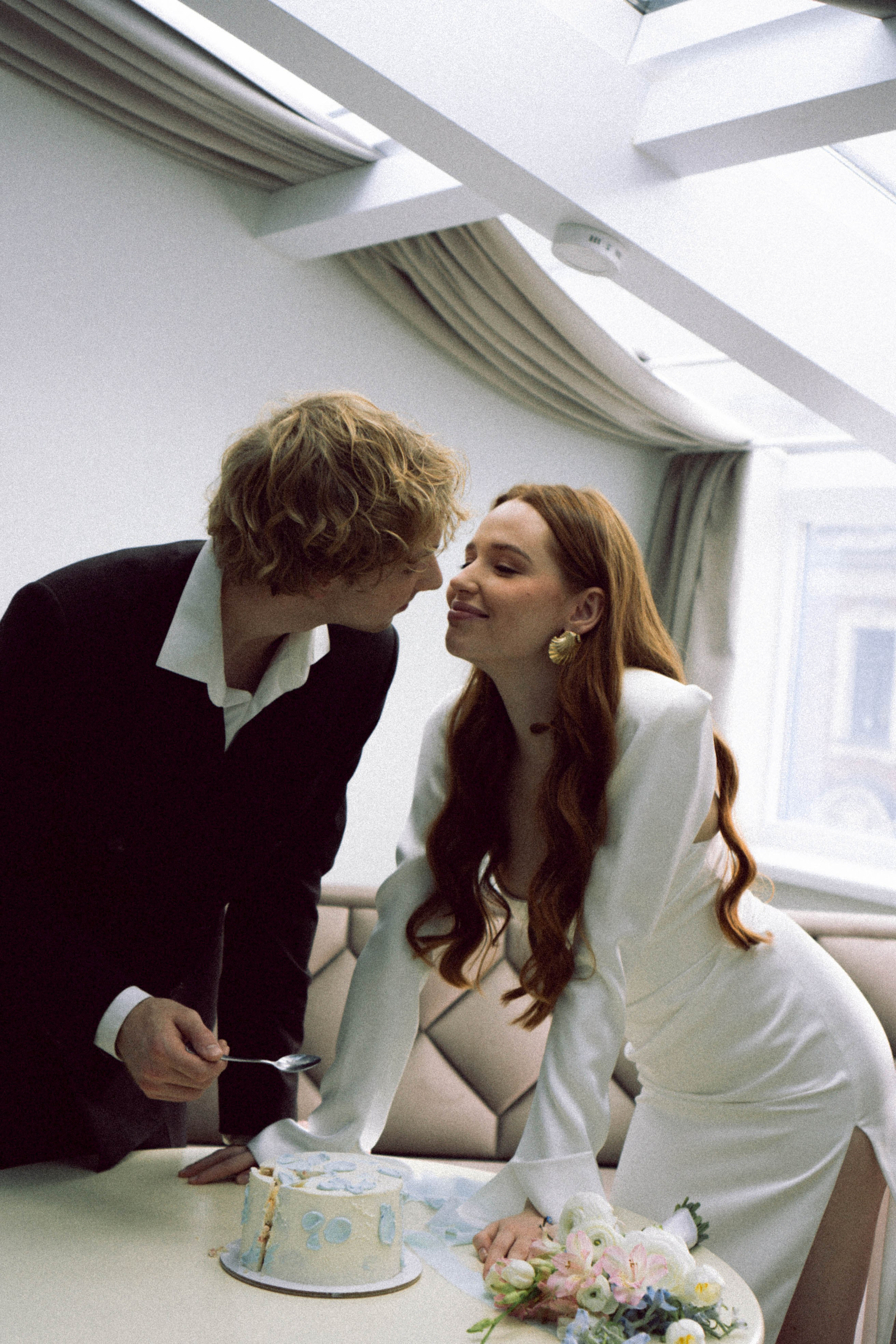 СВАДЕБНАЯ СЬЕМКА В ОТЕЛЕ. СБОРЫ ЖЕНИХА И НЕВЕСТЫ И ТАКЖЕ ТОР И ПОДГОТОВКА К ПРОГУЛКЕ. Профессиональный фотограф, Санкт-Петербург — Виктория Богомолова