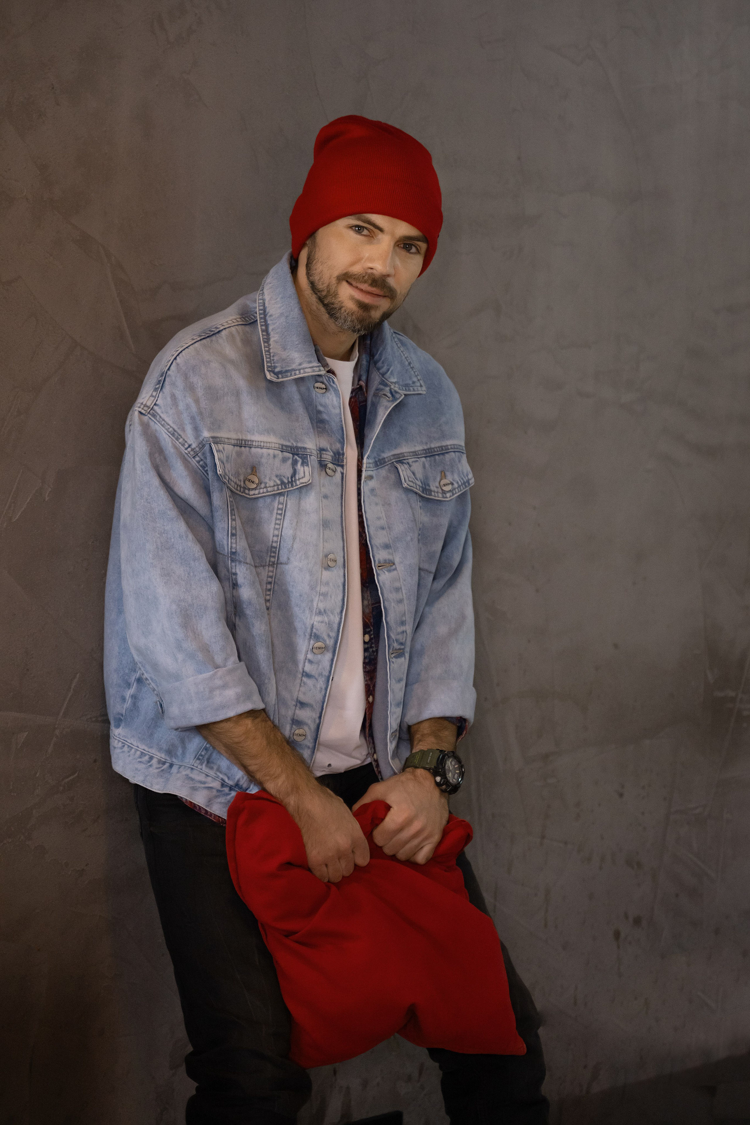 Красавчик в кафе. Главная