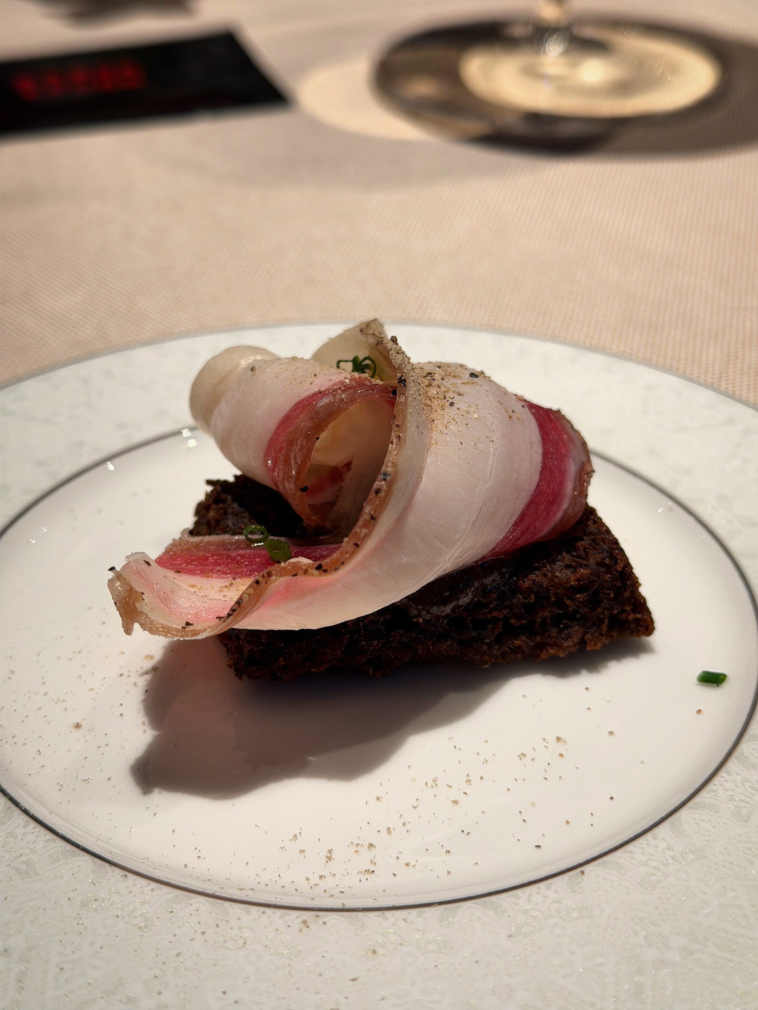 Новогодний стейк. Фуагра и черная икра. Другой Павел Поцелуев. Фотограф в 2026 году