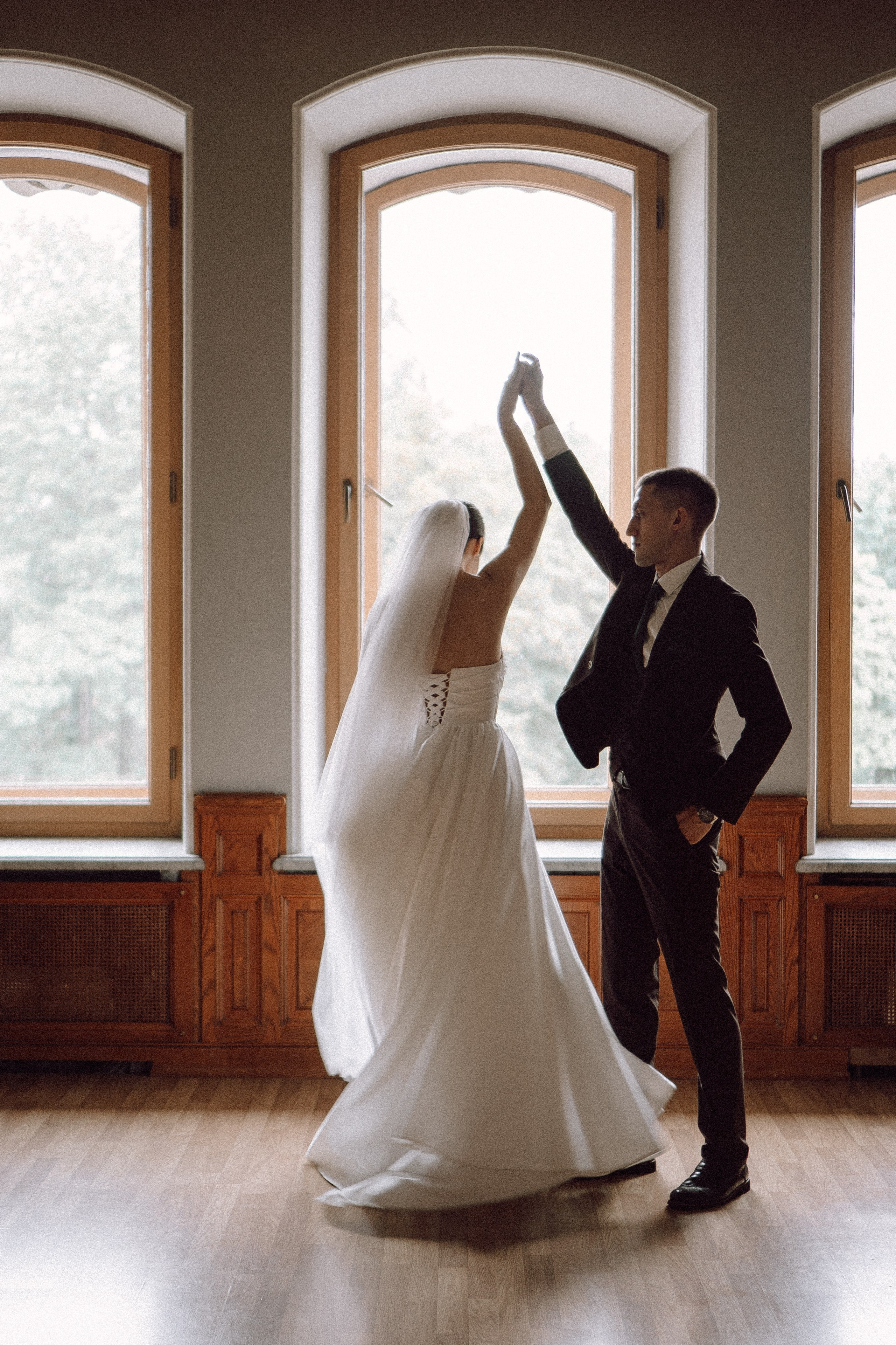 СВАДЕБНАЯ ПРОГУЛКА В САНТК-ПЕТЕРБУРГЕ (ИСАКИЕВСКИЙ СОБОР, ЗИМНЯЯ КАНАВКА, ЭРМИТАЖ И БОЛЬШАЯ МОРСКАЯ УЛИЦА). Профессиональный фотограф, Санкт-Петербург — Виктория Богомолова