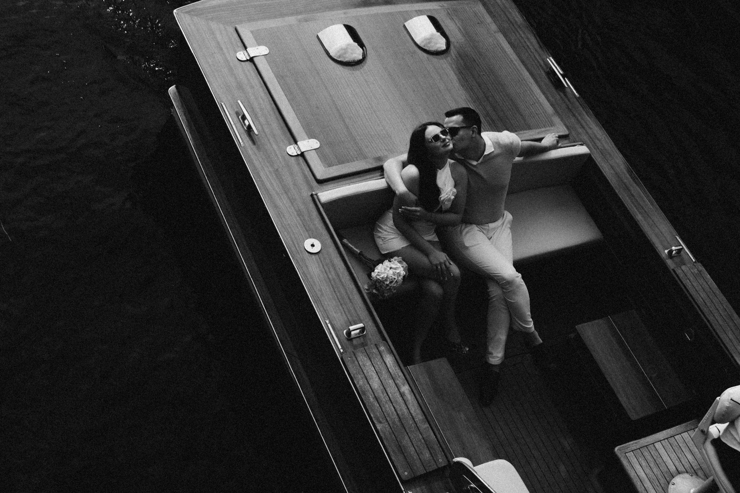 СВАДЕНБНАЯ СЬЕМКА НА КАТЕРЕ ПО КАНАЛАМ САНКТ-ПЕТЕРБУРГА И В АКВАТОРИИ НЕВЫ. Профессиональный фотограф, Санкт-Петербург — Виктория Богомолова