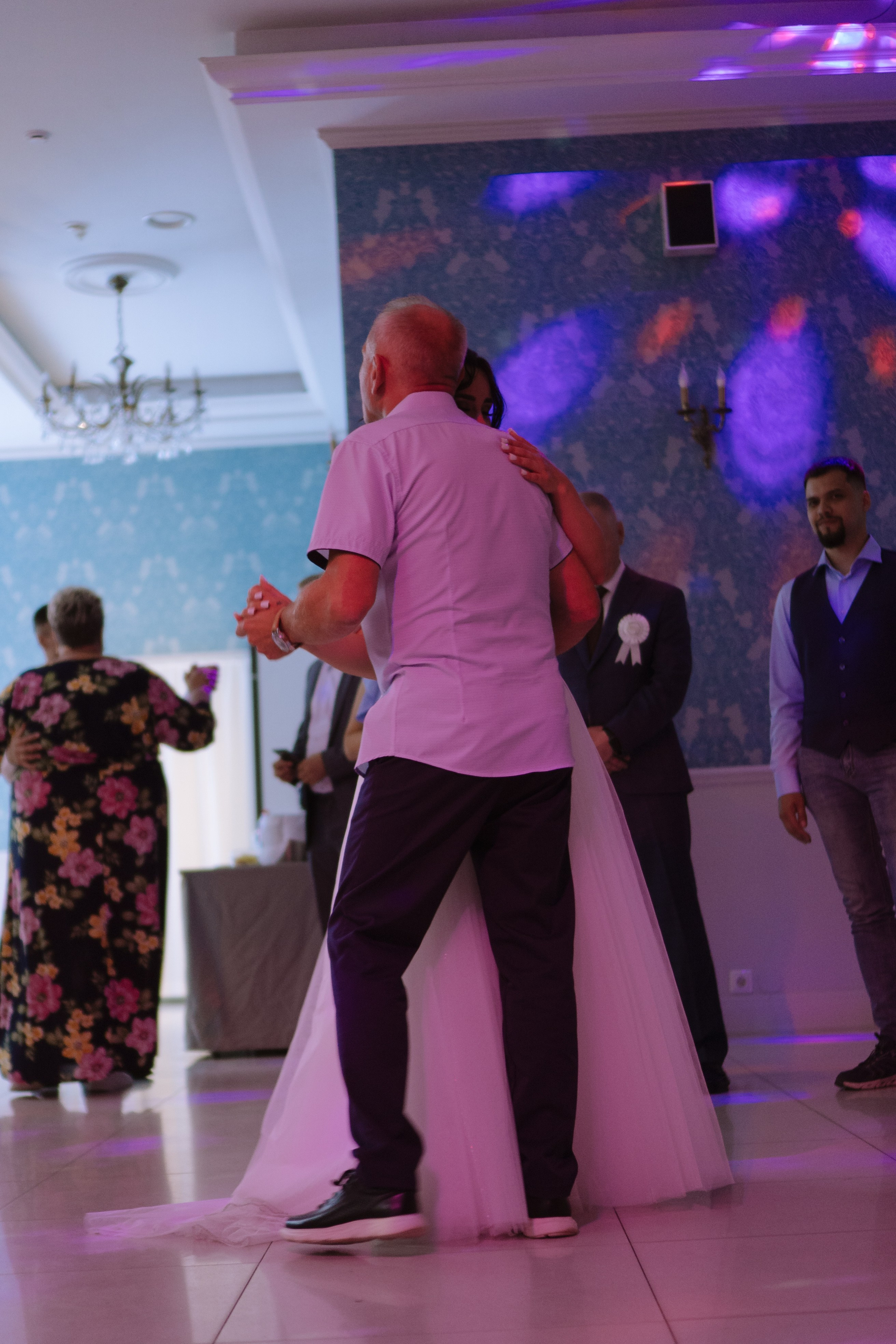ТАНЕЦ ОТЦА И ДОЧЕРИ НА БАНКЕТЕ (СВАДЕБНАЯ ФОТОСЕСИИЯ БАНКЕТА). Профессиональный фотограф, Санкт-Петербург — Виктория Богомолова