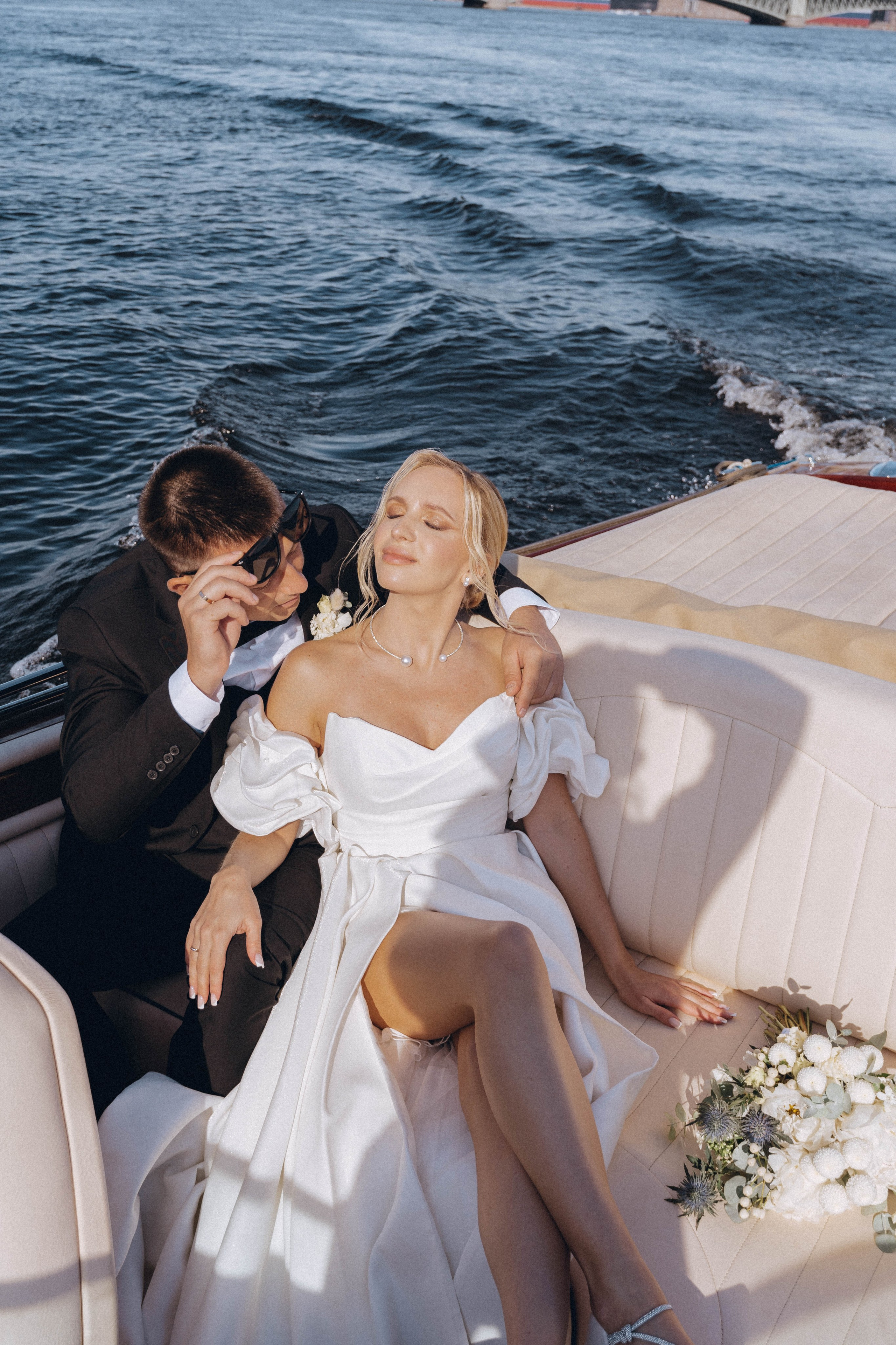 СВАДЕНБНАЯ СЬЕМКА НА КАТЕРЕ ПО КАНАЛАМ САНКТ-ПЕТЕРБУРГА И В АКВАТОРИИ НЕВЫ. Профессиональный фотограф, Санкт-Петербург — Виктория Богомолова