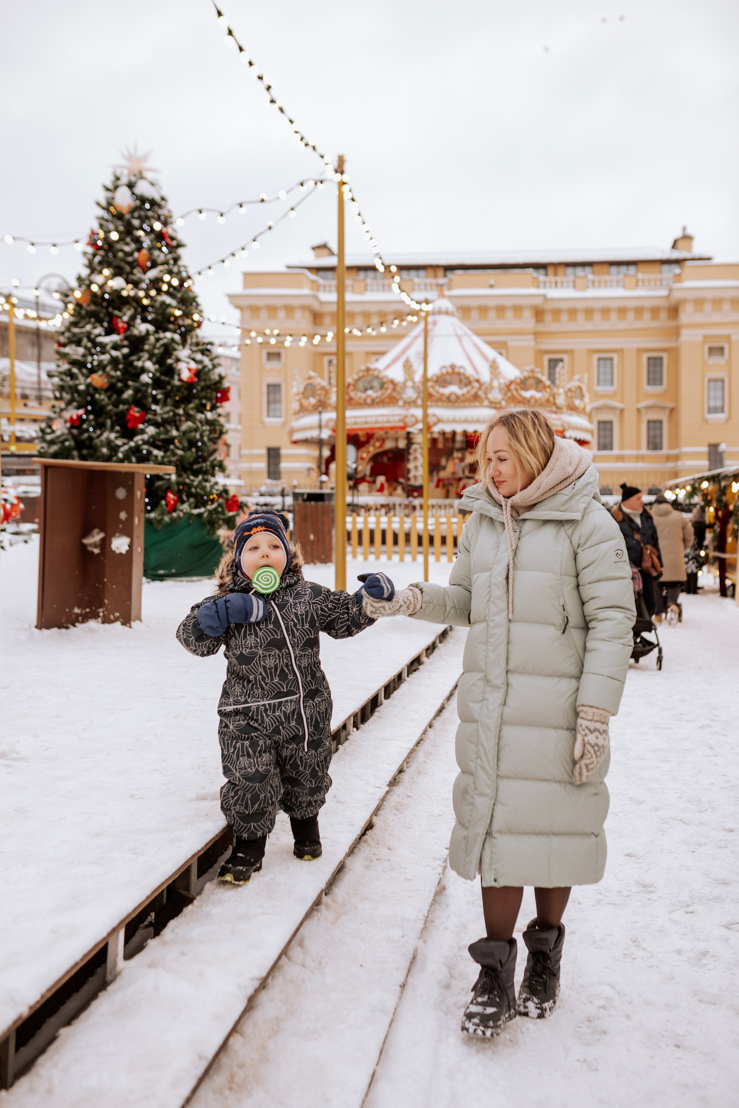Семейная, Манежная площадь