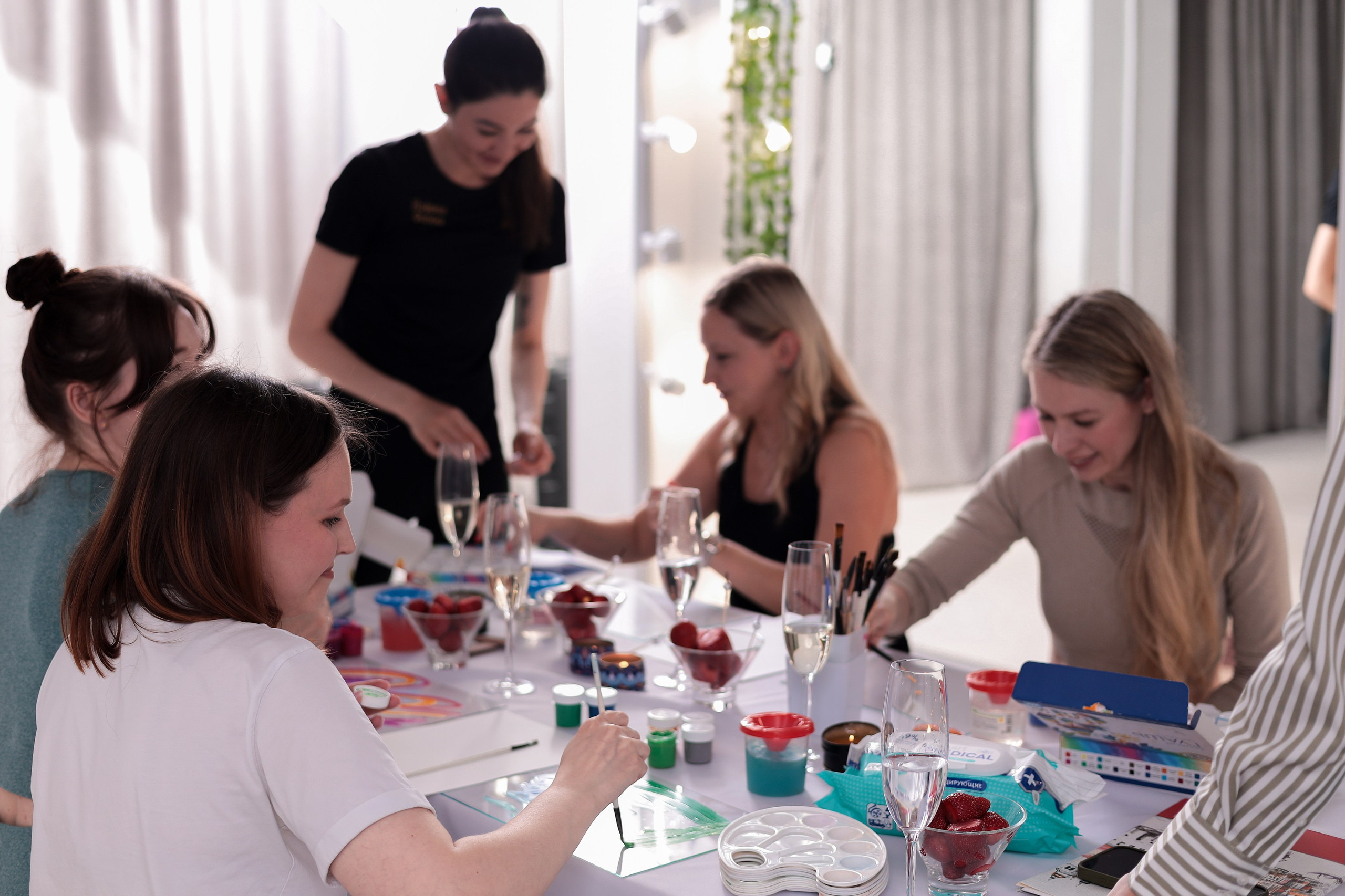 Арт-терапия + аэройога. Фотограф Надршина Лилия