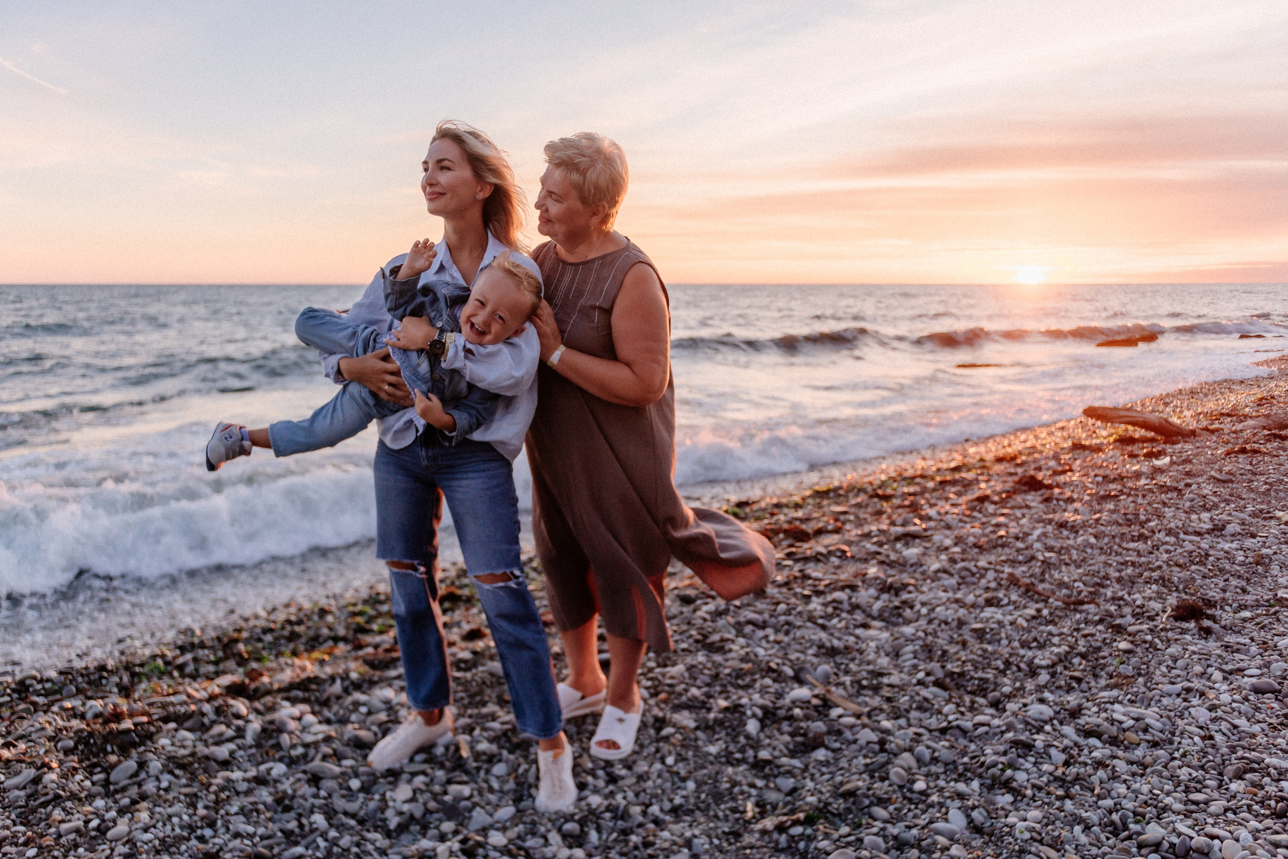 Family photoshoot in Batumi. Fedor Lemeshko — Destination Wedding and Family Lifestyle photographer