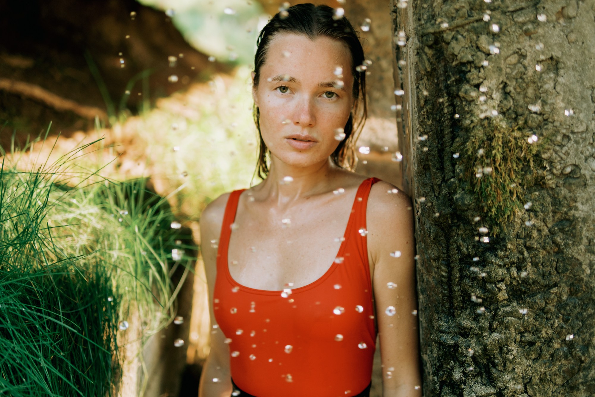Nastya at the waterfall. Фотограф Павел Краснов