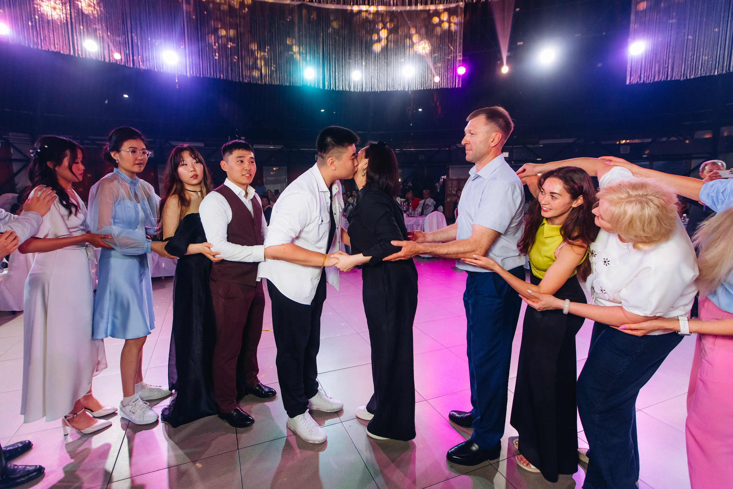 Выпускной вечер. 49 школа. Баран на корове. Свадебный и семейный фотограф в Улан-Удэ
