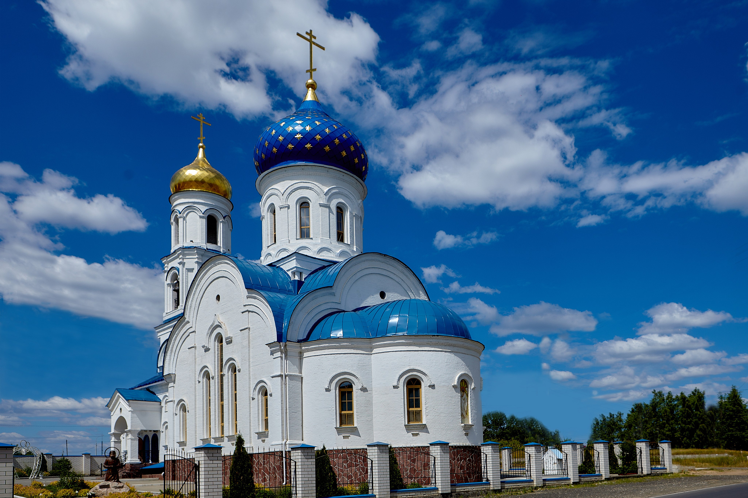 Храм Преподобного Серафима Саровского. Центральный вход