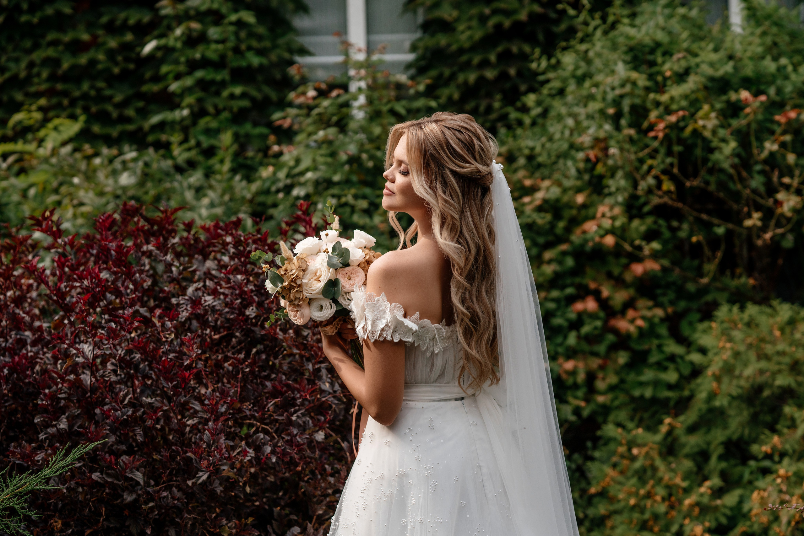 Свадебная прогулка в Теплице Власенко. Свадебный и семейный фотограф Надежда Соловьева