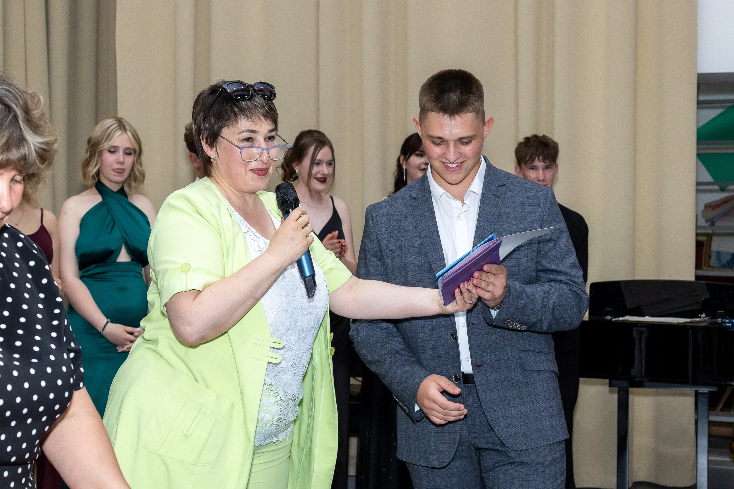 Вручение аттестата 2025. Выпускные альбомы Майкоп, Краснодар Елена Золотарева