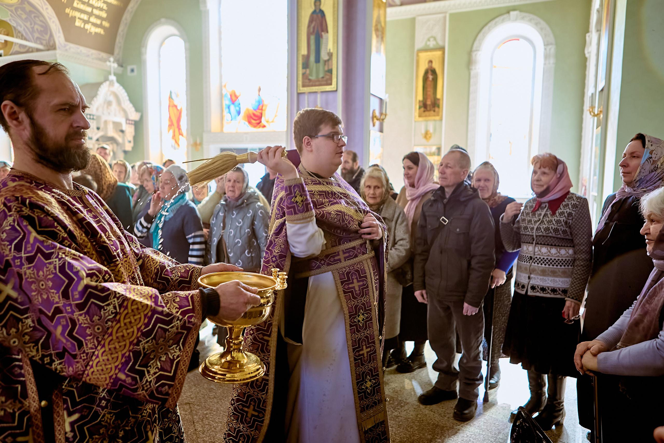 Фотографии Божественной Литургии в Неделю Крестопоклонную