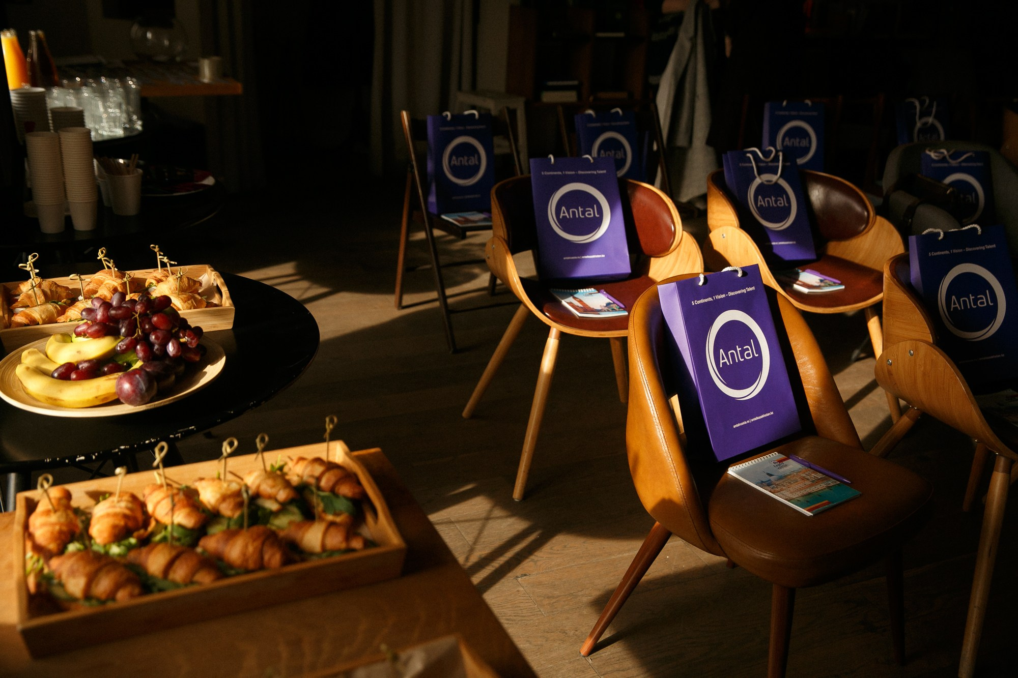 «КНИГИ И КОФЕ». Рабочая сторона — бизнес портрет и репортаж в Санкт-Петербурге