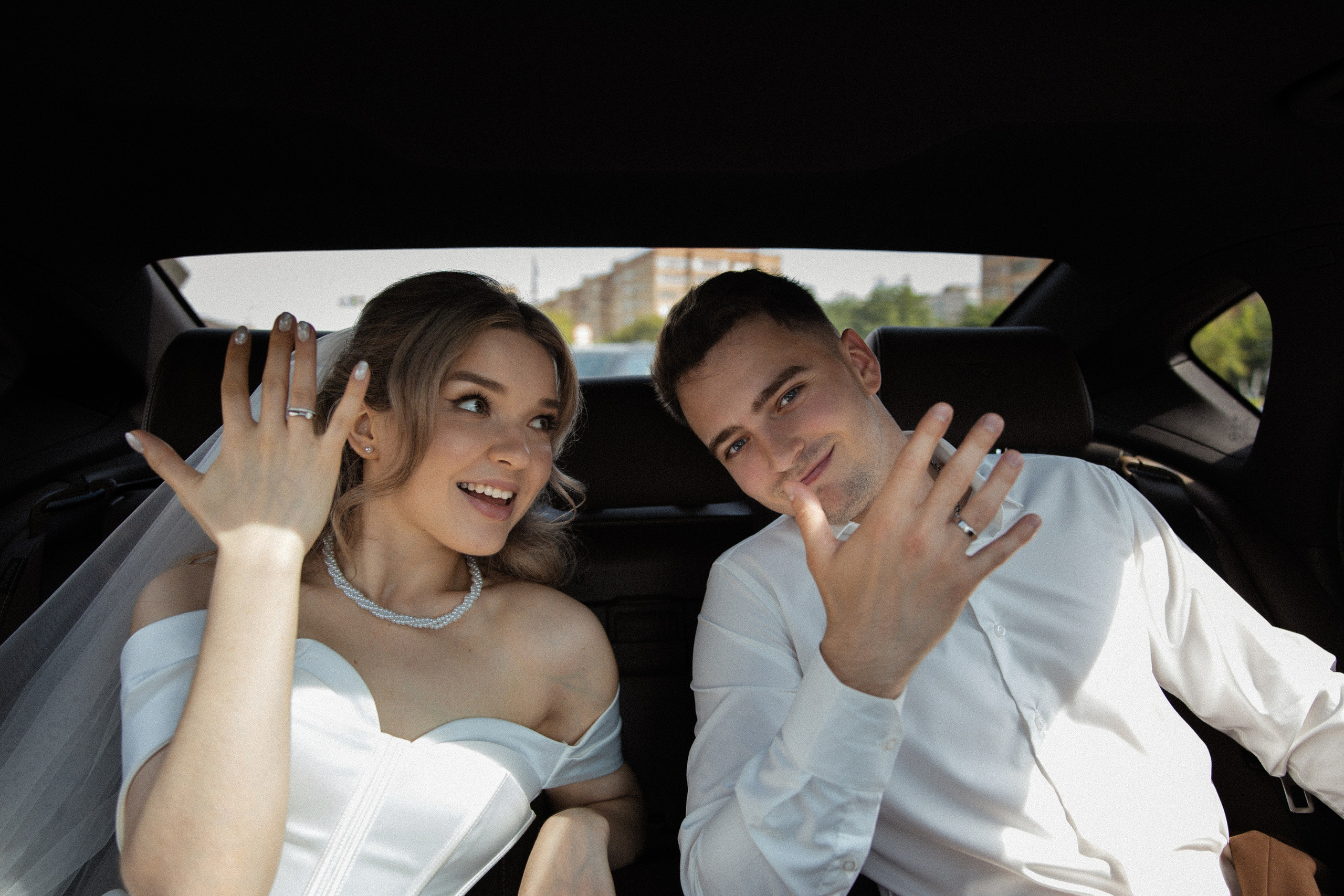 Свадебная фотосессия в стильном лифте элитного дома Москвы