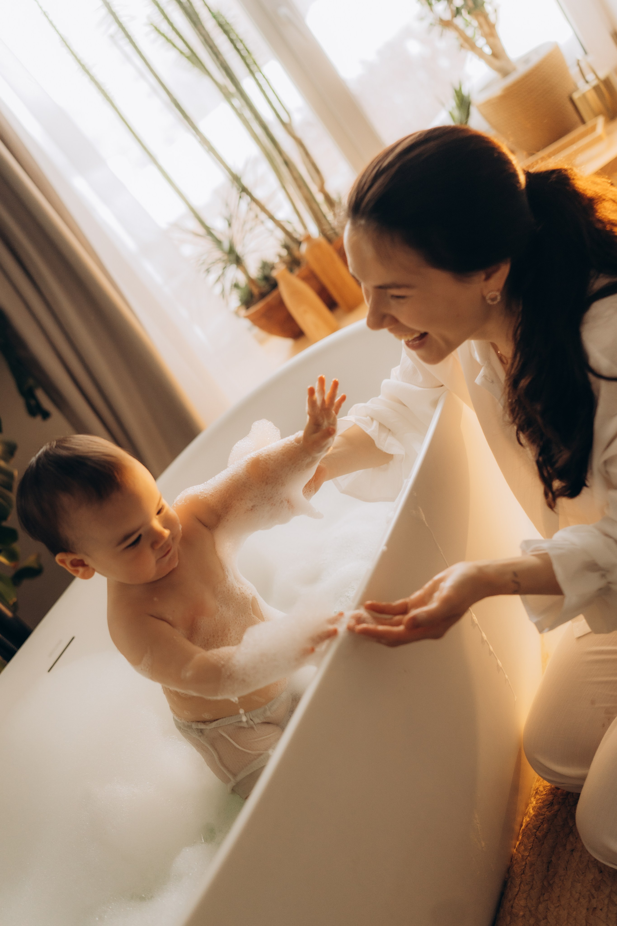 Мама с дочкой, банные процедуры. Семейный фотограф в Казани