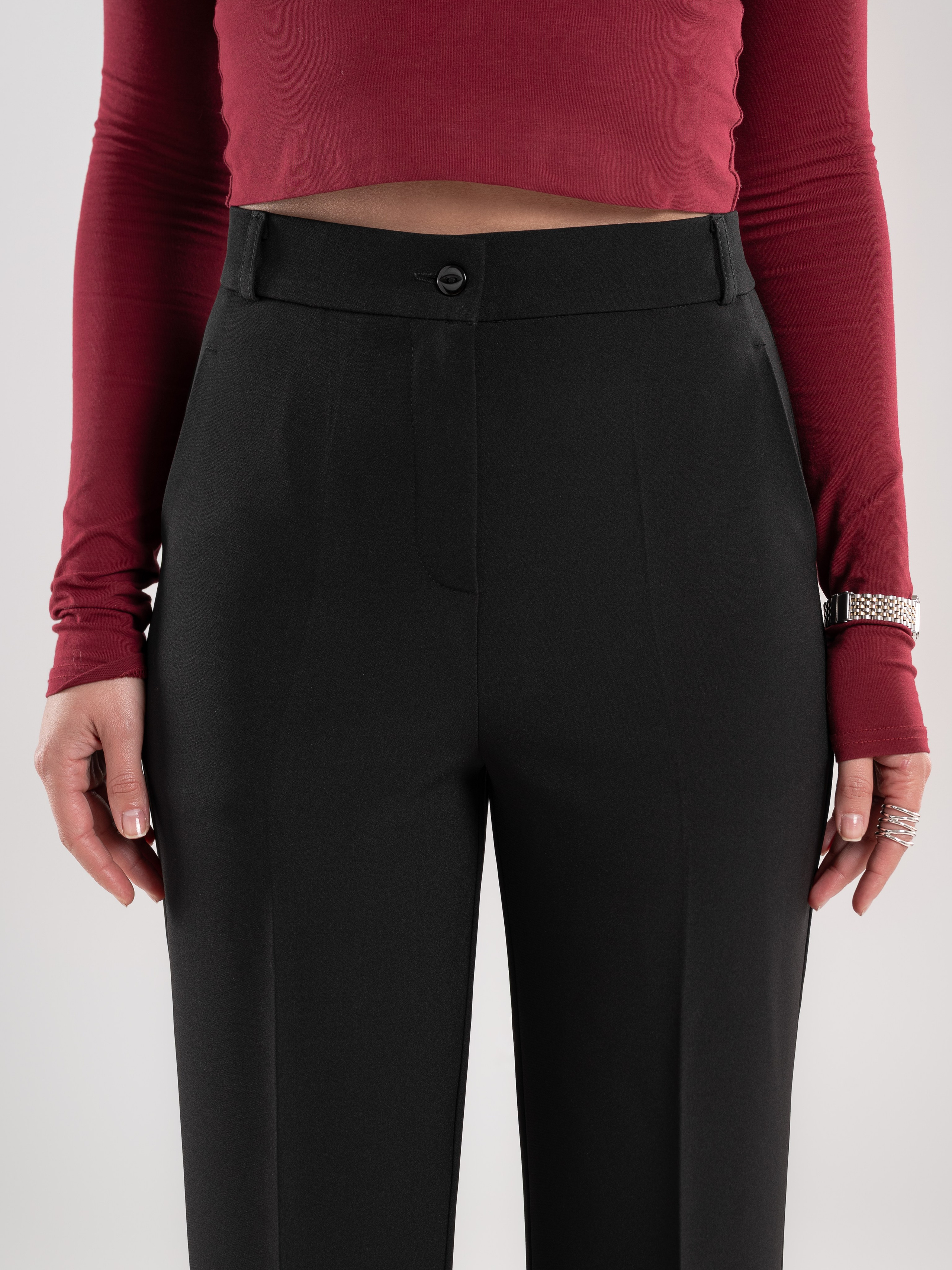 Классические брюки+серый фон. Предметный фотограф, фото для маркетплейсов Пятигорск, КМВ