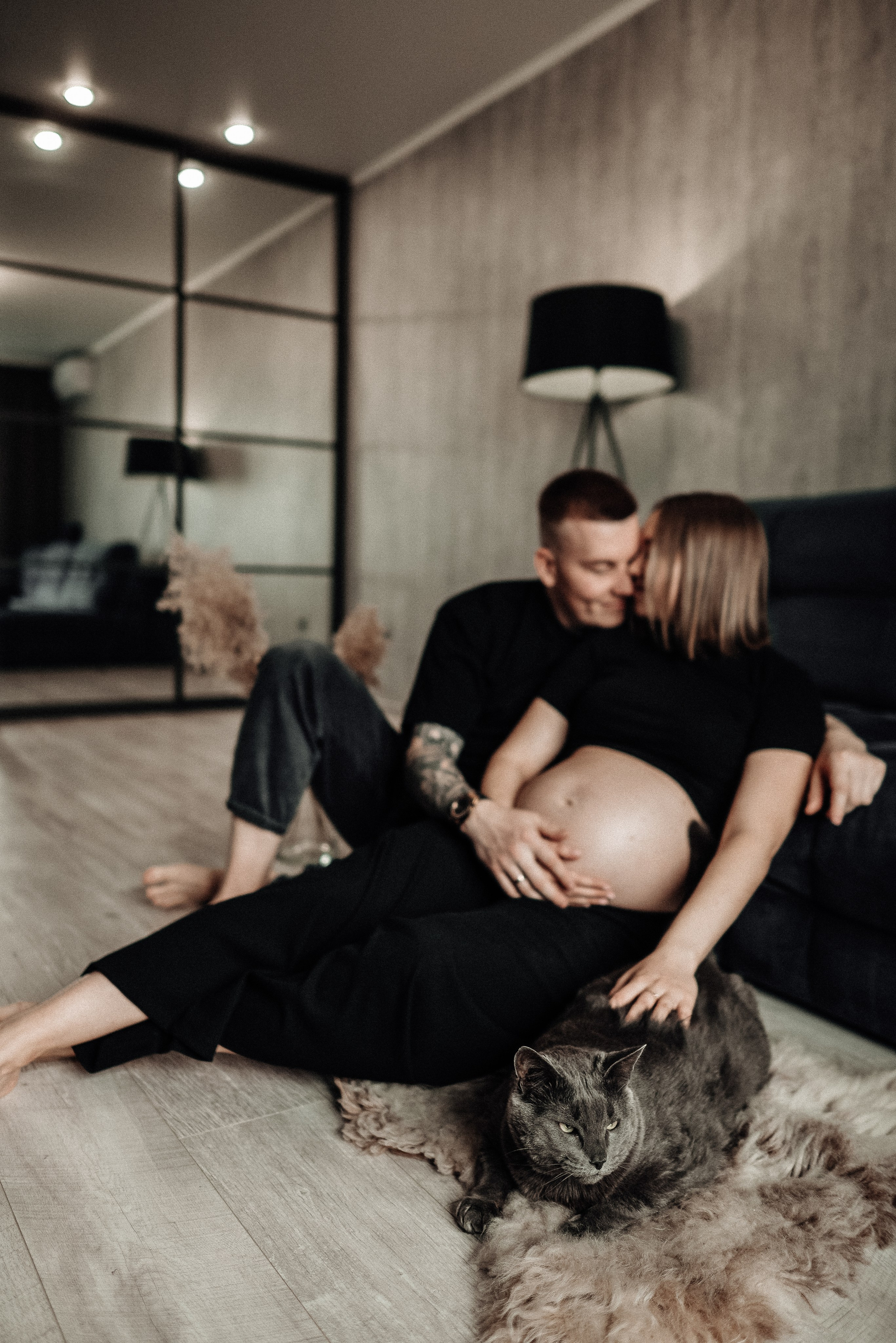 Миша и Ирина в ожидании чуда в домашней обстановке. Свадебный и портретный фотограф в Липецке Юлия Свит