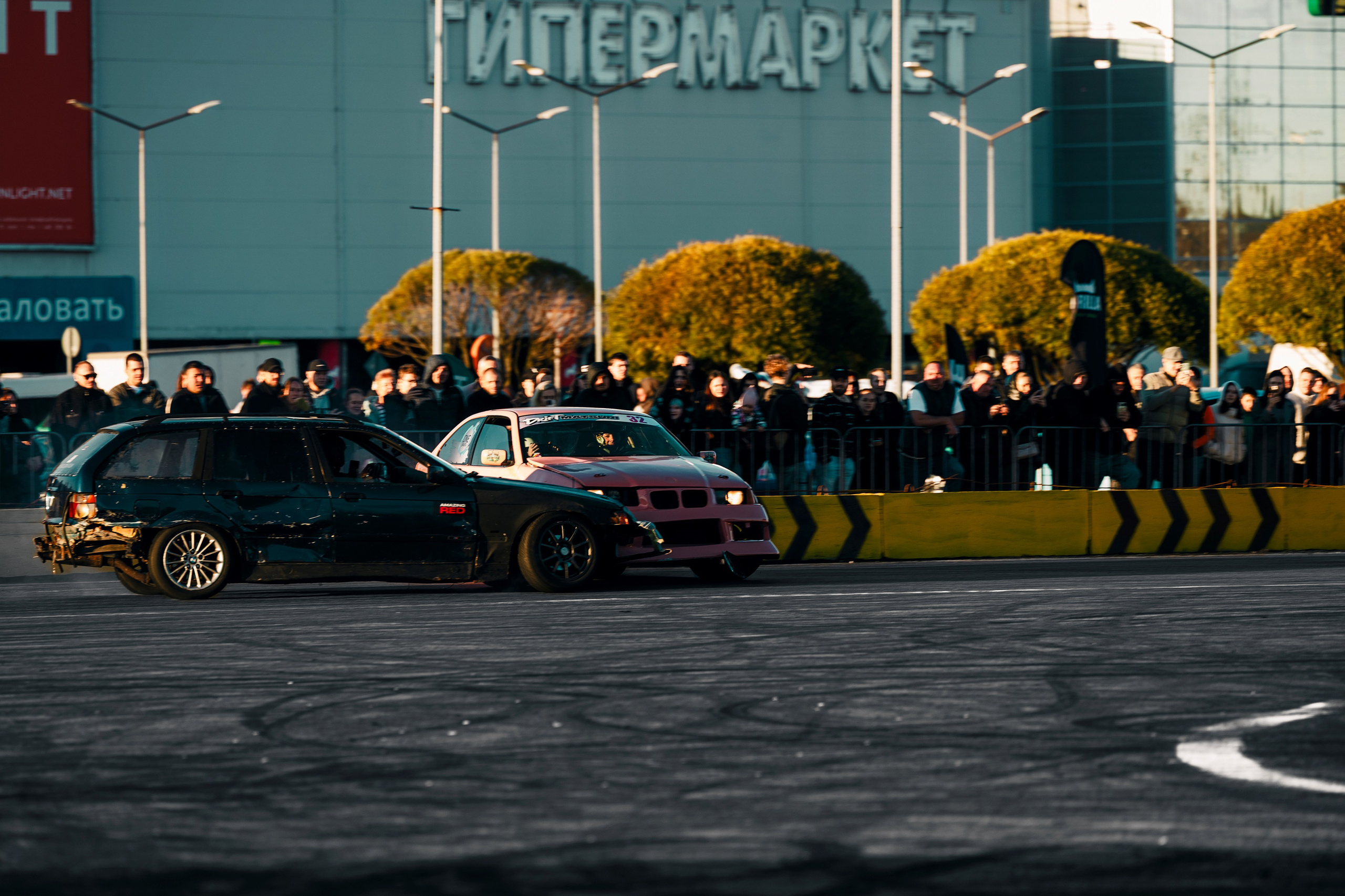 Фотографии закрытия сезона 2025 VibeSide — дрифт и автошоу у МЕГА Дыбенко, Санкт-Петербург