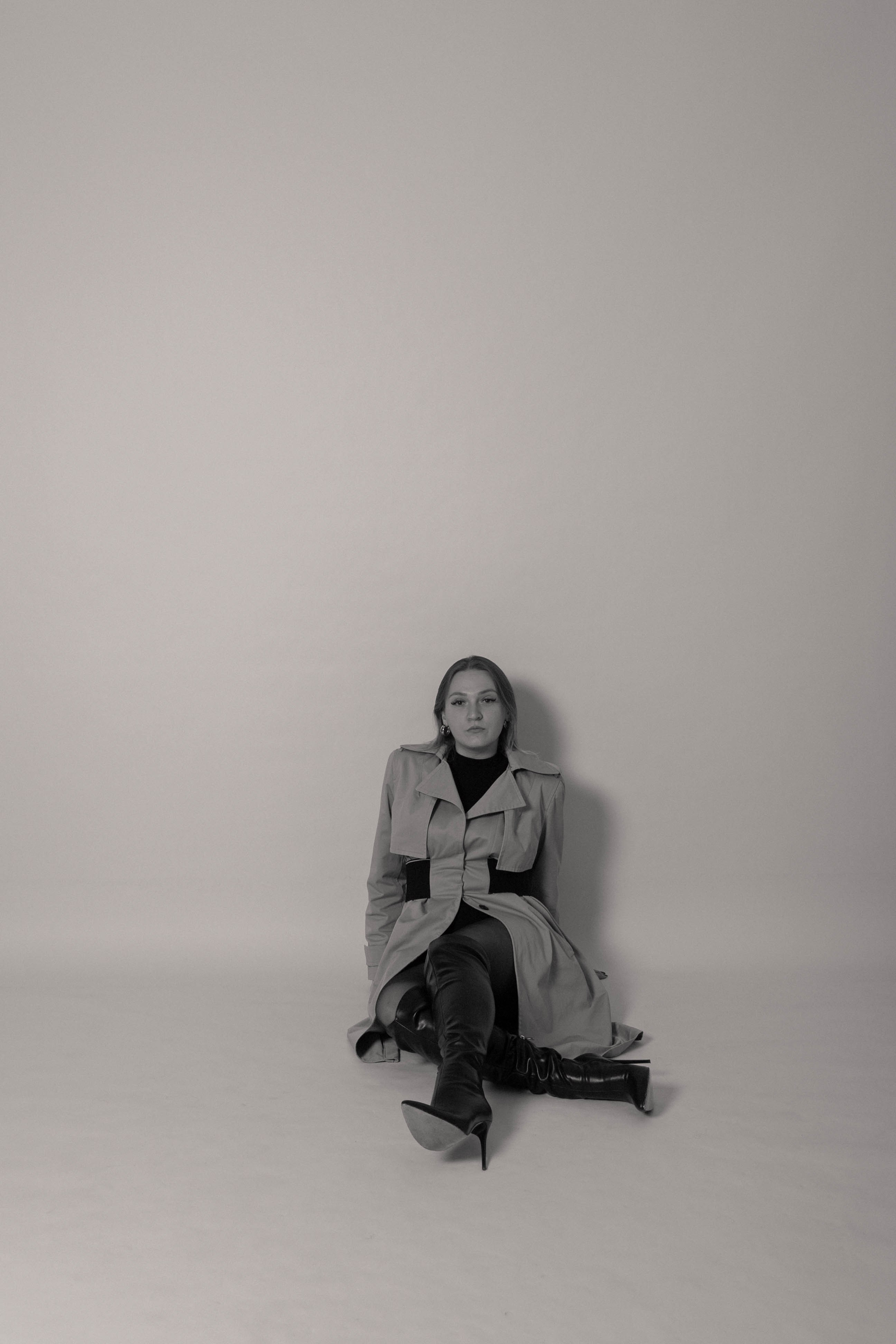 Белый фон ЧБ. Фотостудия без фотографа в Мозыре «Селфи»