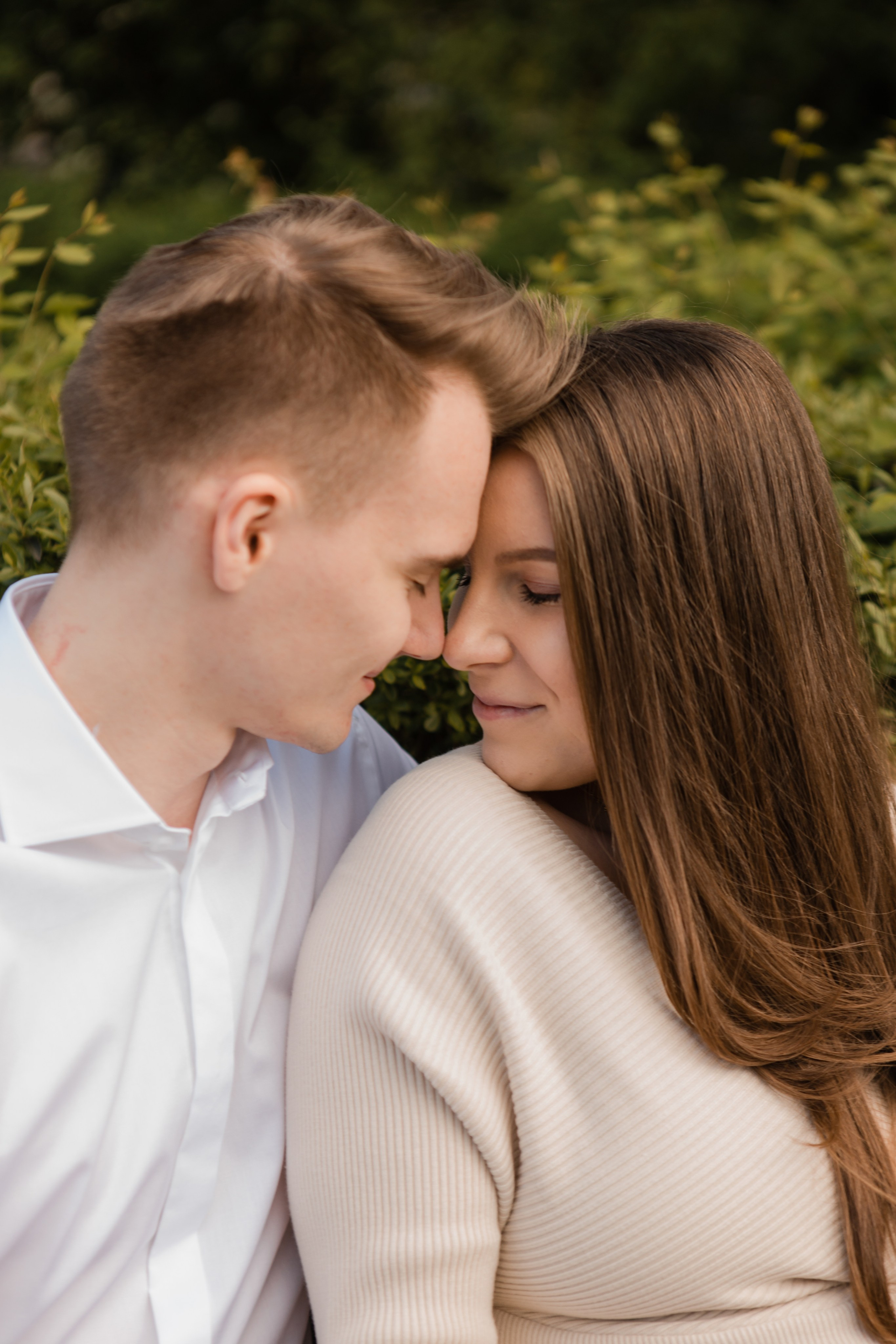 Семейная фотосессия Андрея и Марии. Видеосъемка и фотосъемка свадеб. Фотограф и оператор на свадьбу. Видеосъемка подкастов, собственная видео-фотостудии. Предметная фотосъемка